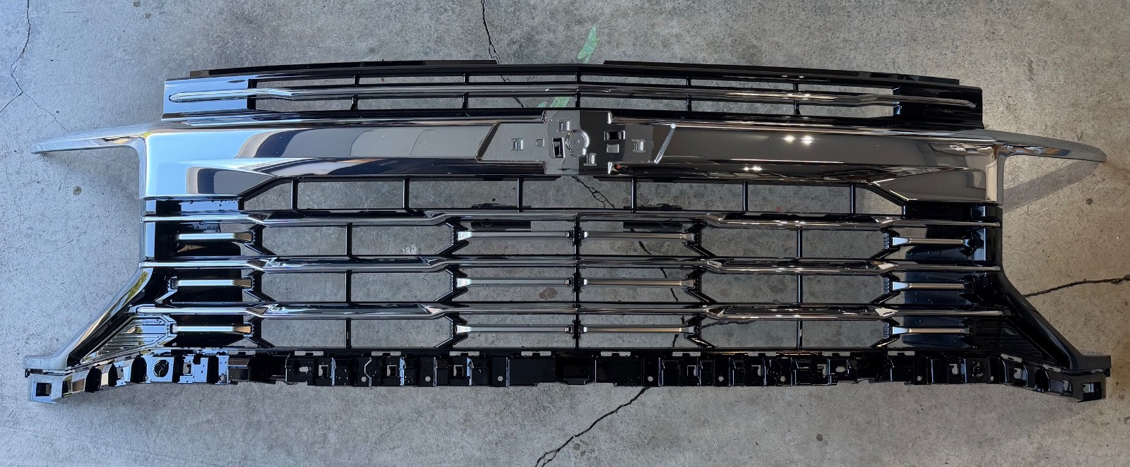 2025 2026 OEM Chevrolet Tahoe Suburban Premier Front Upper Grille Chrome OEM