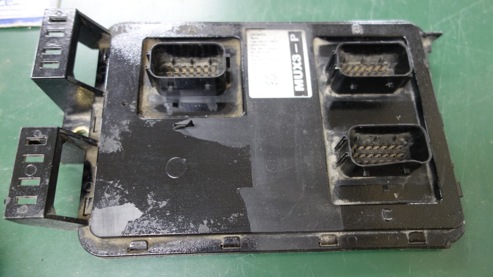 Peterbilt Chassis Control Module A2C53378855 - Broken Bracket Right Side Peterbilt Chassis Control Module A2C53378855 - Broken Bracket Right Side