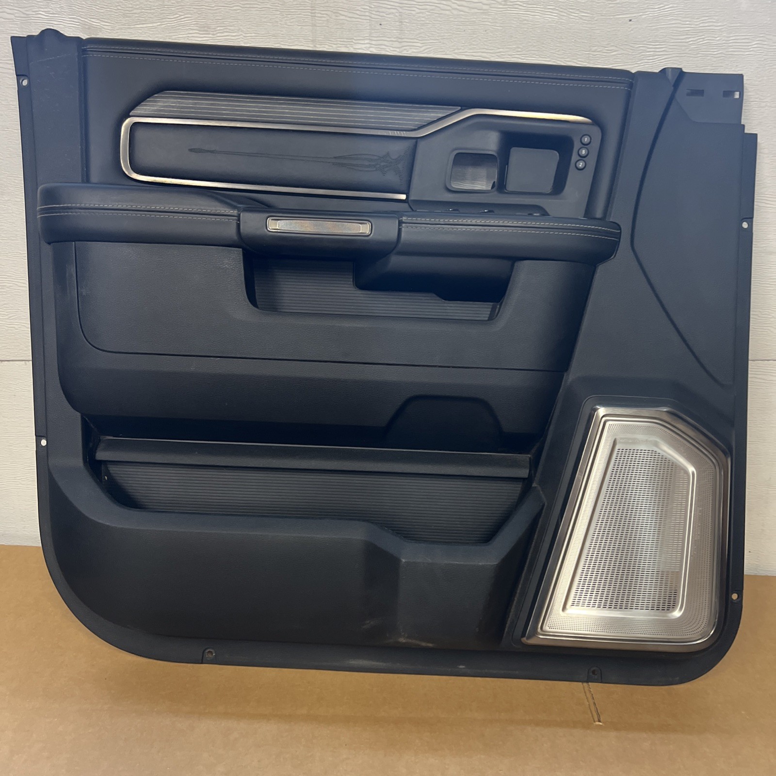 â
19-24 RAM 2500-3500 LIMITED OEM FRONT LEFT DOOR PANEL Black DRIVER LHđđđ â
19-24 RAM 2500-3500 LIMITED OEM FRONT LEFT DOOR PANEL Black DRIVER LHđđđ