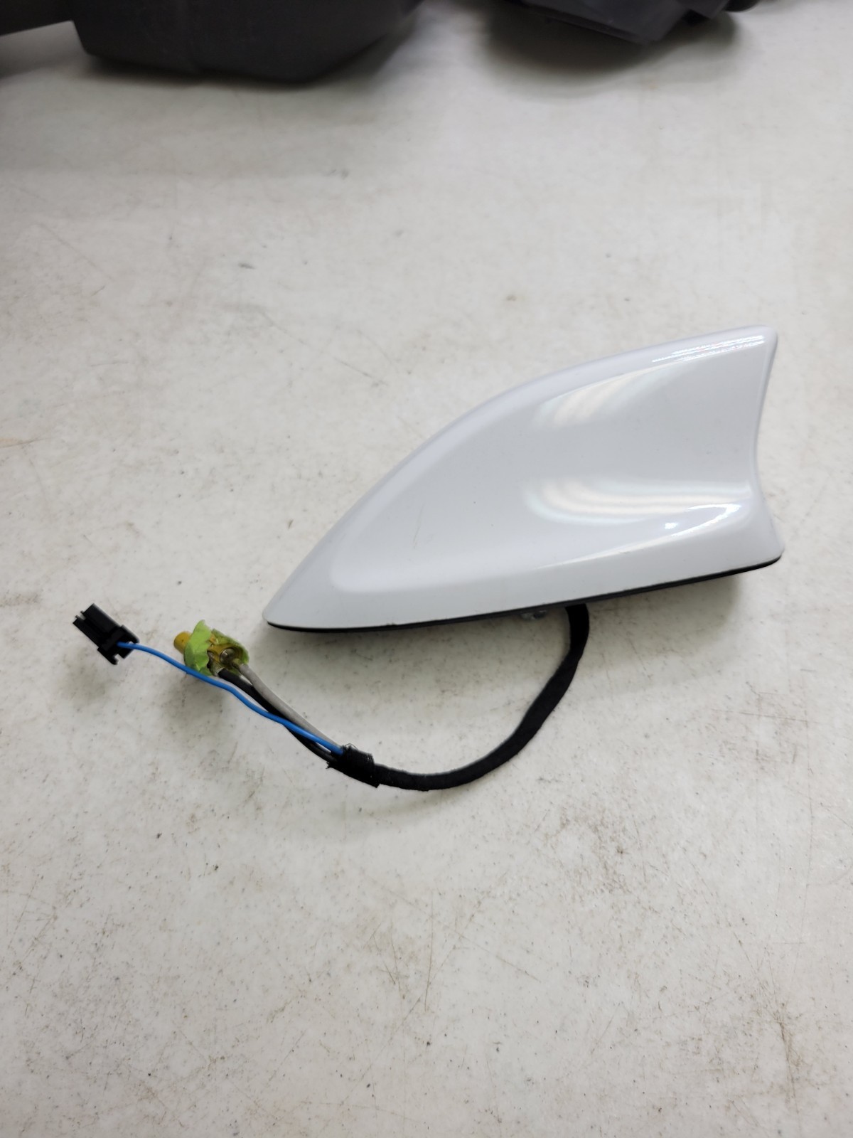 OEM 2016-19 ford explorer roof radio shark fin antenna GT4T-19G461-AC54WF OEM 2016-19 ford explorer roof radio shark fin antenna GT4T-19G461-AC54WF