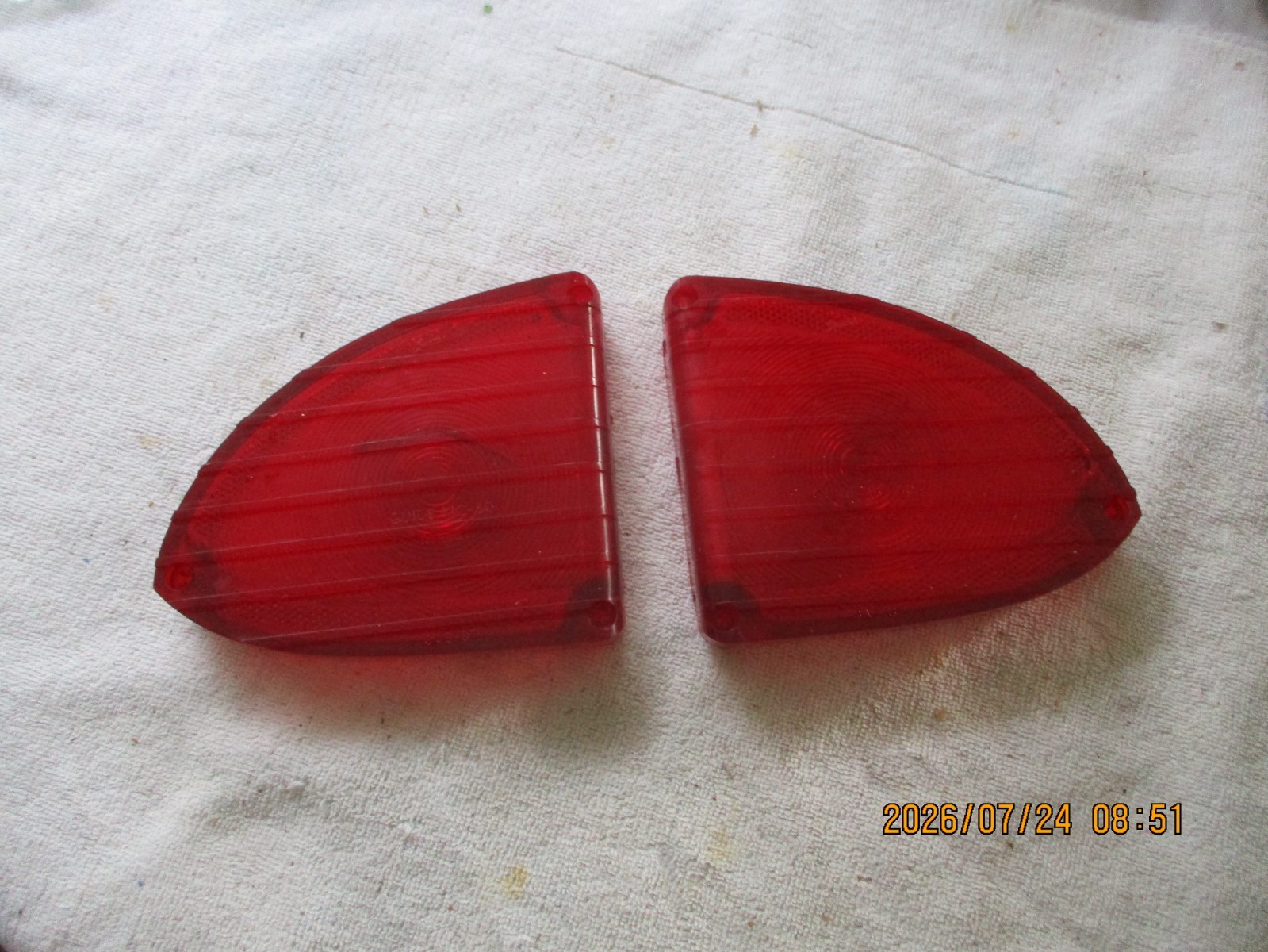 2 NOS 1960-1966 CHEVROLET SUBURBANS RIGHT/LEFT GUIDE TAIL LAMP LENSES