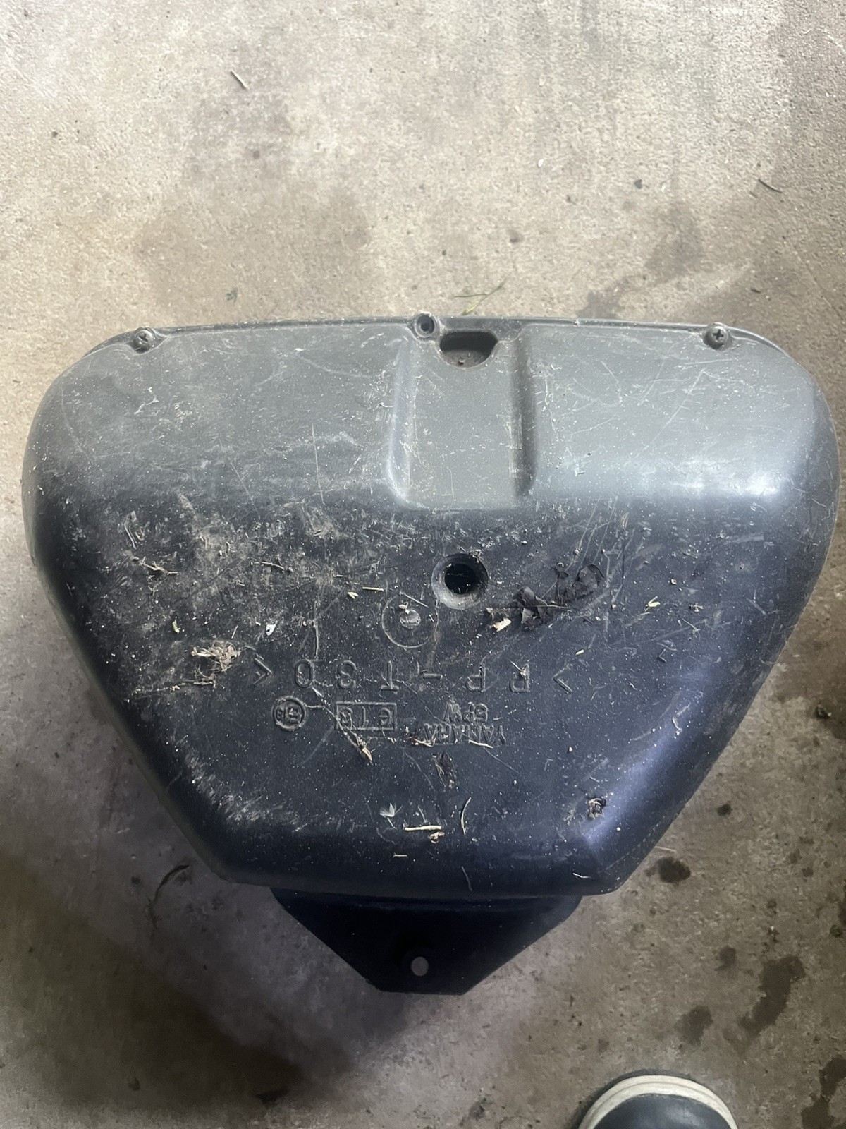 2002 02 03 YAMAHA R1 YZF 1000 1000R AIRBOX AIR CLEANER BOX FILTER HOUSING Y111 2002 02 03 YAMAHA R1 YZF 1000 1000R AIRBOX AIR CLEANER BOX FILTER HOUSING Y111