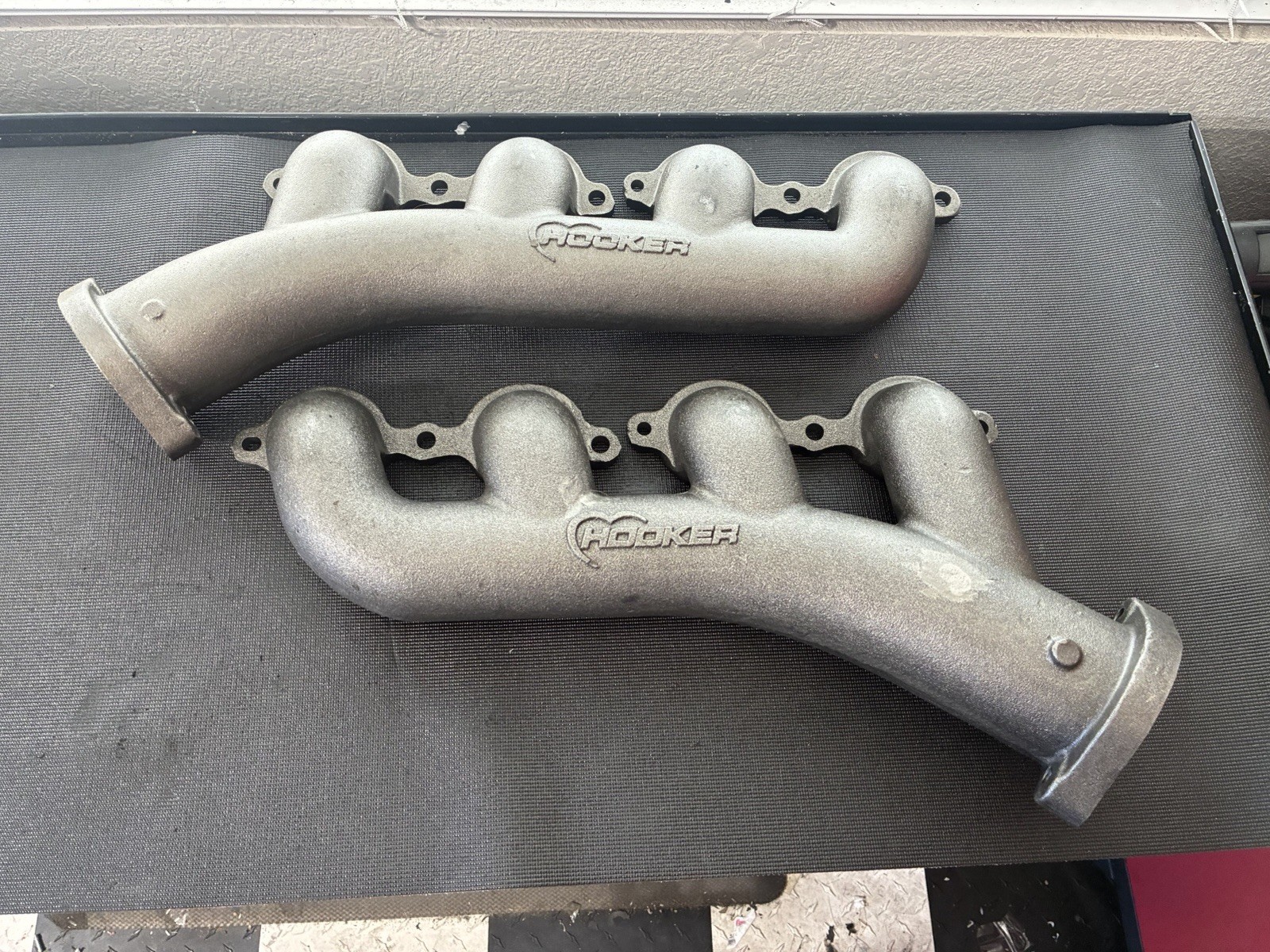 Hooker BlackHeart 71223026HKR LS Swap Exhaust Manifolds S10 Sonoma 2.5” Outlet