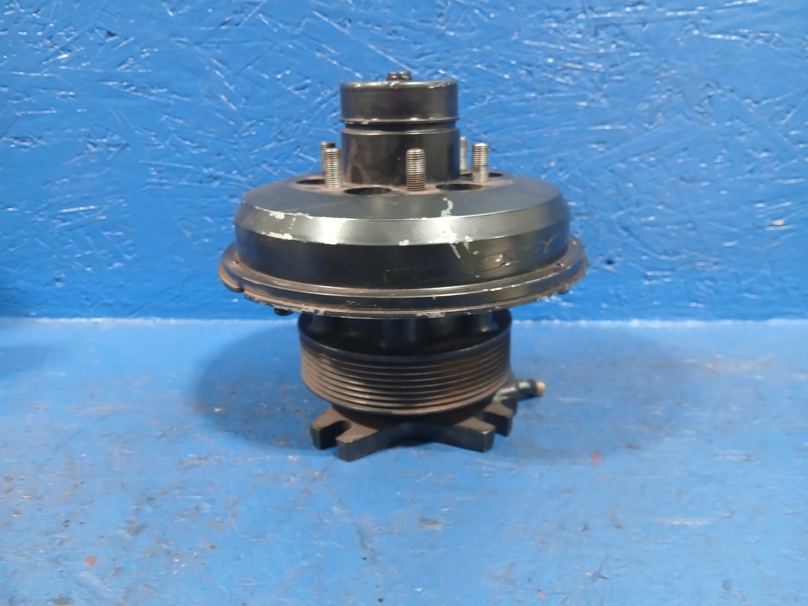 1X BORGWARNER DIESEL ENGINE FAN CLUTCH WITH BRACKET 41767 / 41760 - 52925 1X BORGWARNER DIESEL ENGINE FAN CLUTCH WITH BRACKET 41767 / 41760 - 52925
