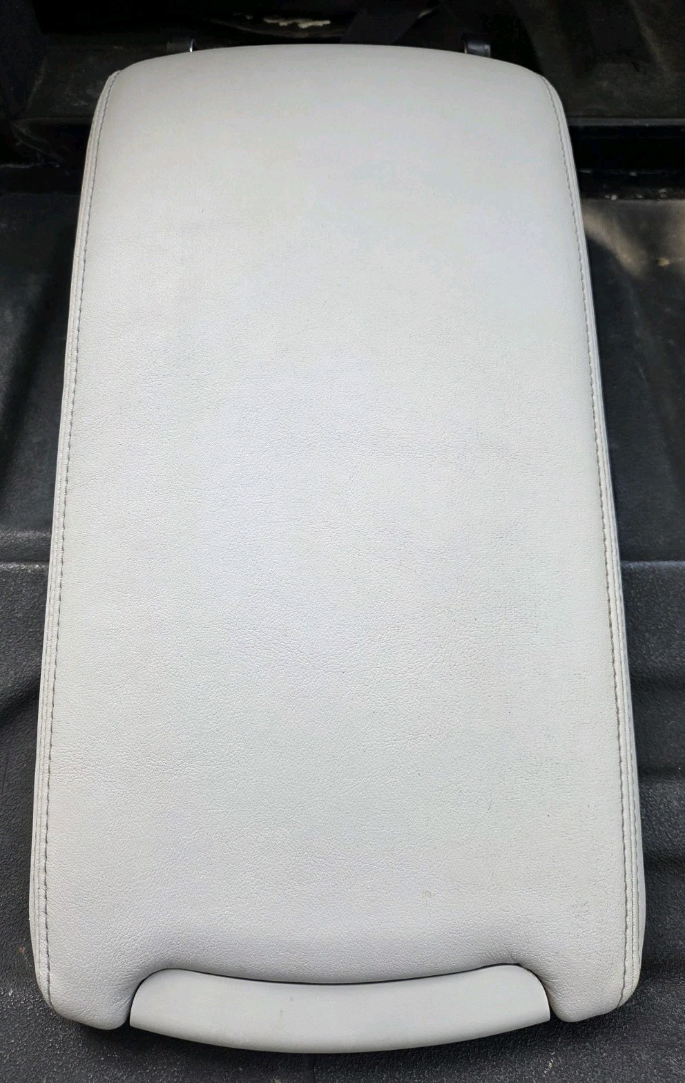 2009-2015 Toyota Venza LIGHT GRAY LEATHER Armrest Center Console Lid OEM 2009-2015 Toyota Venza LIGHT GRAY LEATHER Armrest Center Console Lid OEM