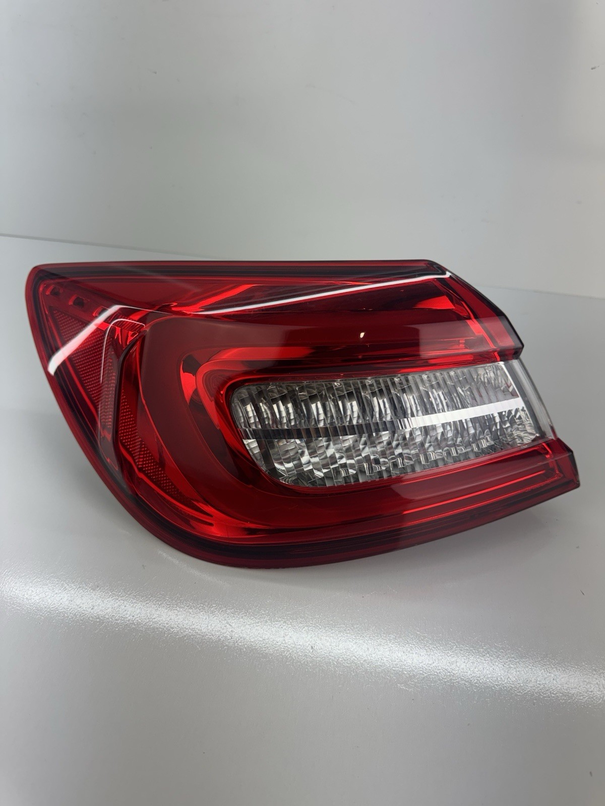 14-20 Maserati Quattroporte M156 Left Outer Tail Light Lamp 6700054520 *SEE PIC 14-20 Maserati Quattroporte M156 Left Outer Tail Light Lamp 6700054520 *SEE PIC