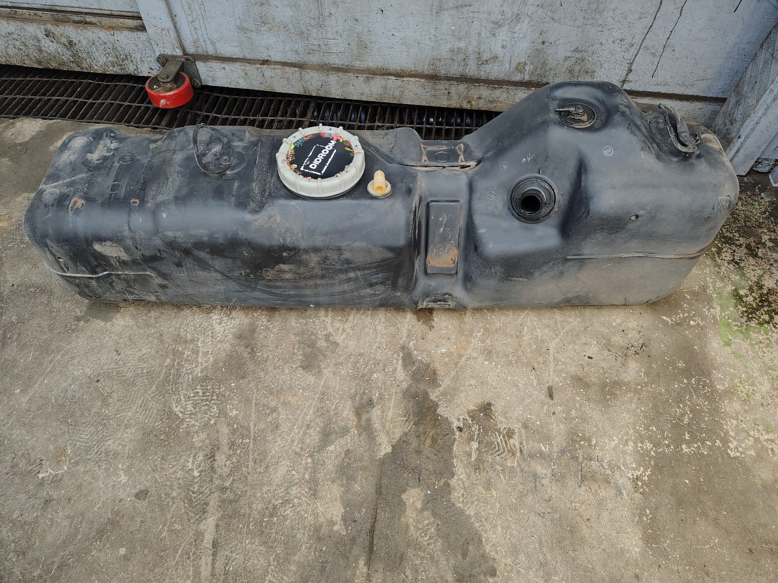 2001 DODGE RAM FUEL TANK GAS TANK 26 GALLON 6'6 2001 DODGE RAM FUEL TANK GAS TANK 26 GALLON 6'6