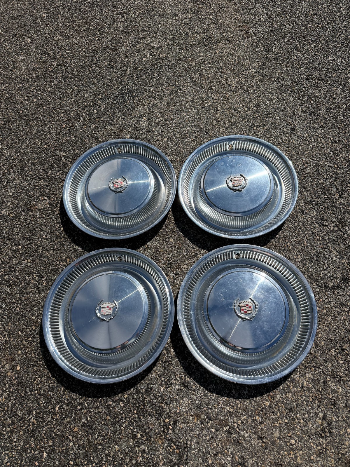 Genuine 1976 to 1979 Cadillac Seville Fleetwood 15 inch hubcaps Genuine 1976 to 1979 Cadillac Seville Fleetwood 15 inch hubcaps