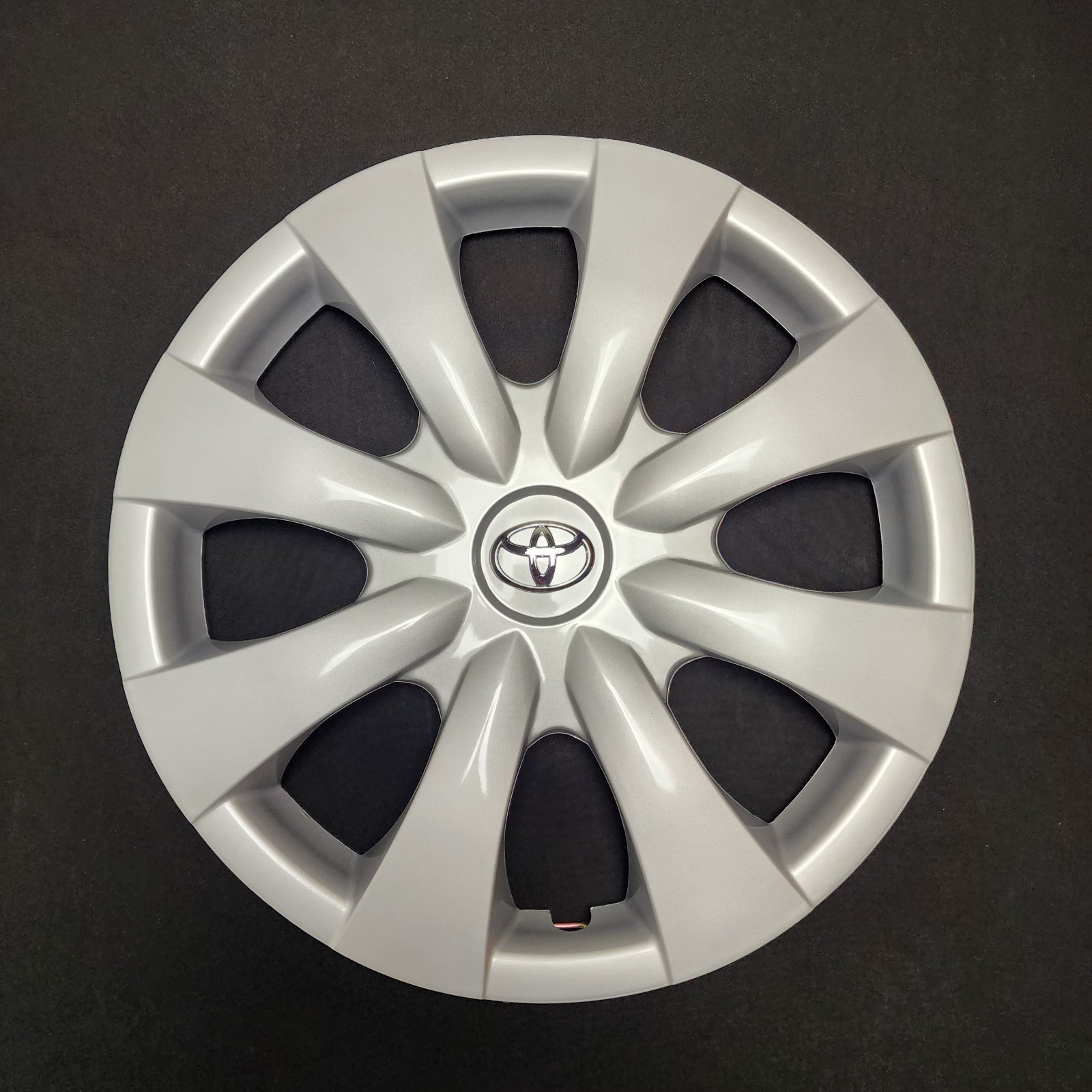 (1) Wheel Cover Hubcap FITS 2009-2013 Toyota Corolla 15” Silver 8 Spoke 61147 (1) Wheel Cover Hubcap FITS 2009-2013 Toyota Corolla 15” Silver 8 Spoke 61147
