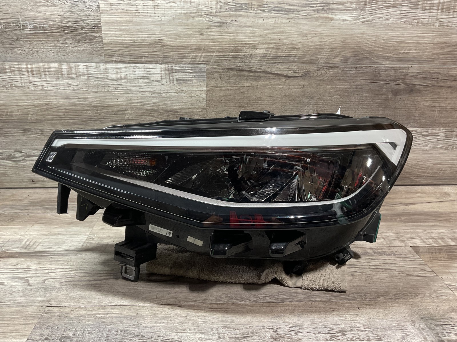 USED - 2023-2025 Volkswagen ID.4 L Headlamp LED - OEM USED - 2023-2025 Volkswagen ID.4 L Headlamp LED - OEM