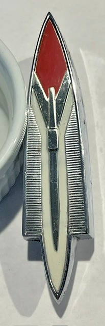 Vintage 1959 1960 Oldsmobile Super 88 Dynamic 98 Emblem RH 577418 W/Studs Vintage 1959 1960 Oldsmobile Super 88 Dynamic 98 Emblem RH 577418 W/Studs