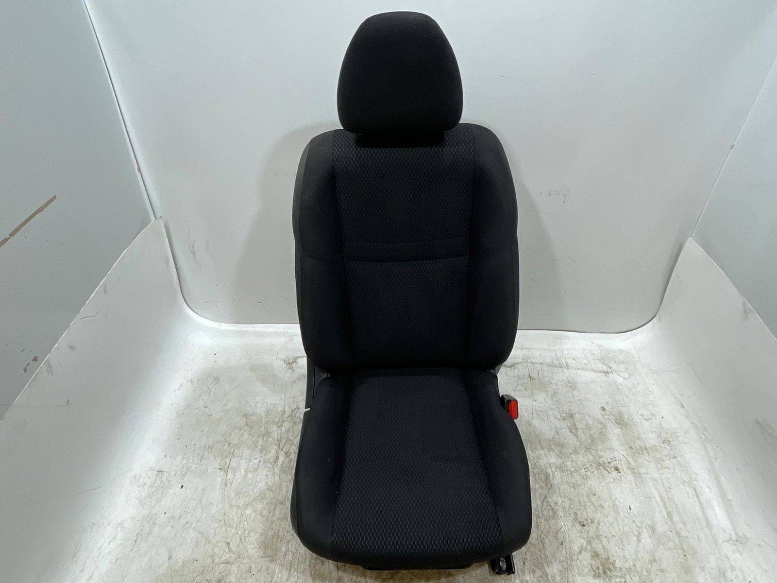 Fits 17 - 19 NISSAN ROGUE SPORT S Front RH Passenger Manual Seat Black Cloth OEM
