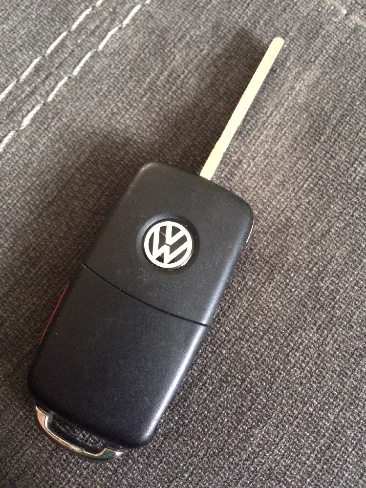 VOLKSWAGEN VW UNCUT KEY FOB OEM REMOTE KEYLESS ENTRY TRANSMITTER 5K0 837 202 R