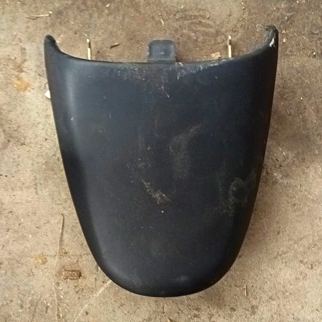 Genuine OEM Rear Passanger Seat For Triumph 955i Daytona Or Speed Triple Genuine OEM Rear Passanger Seat For Triumph 955i Daytona Or Speed Triple