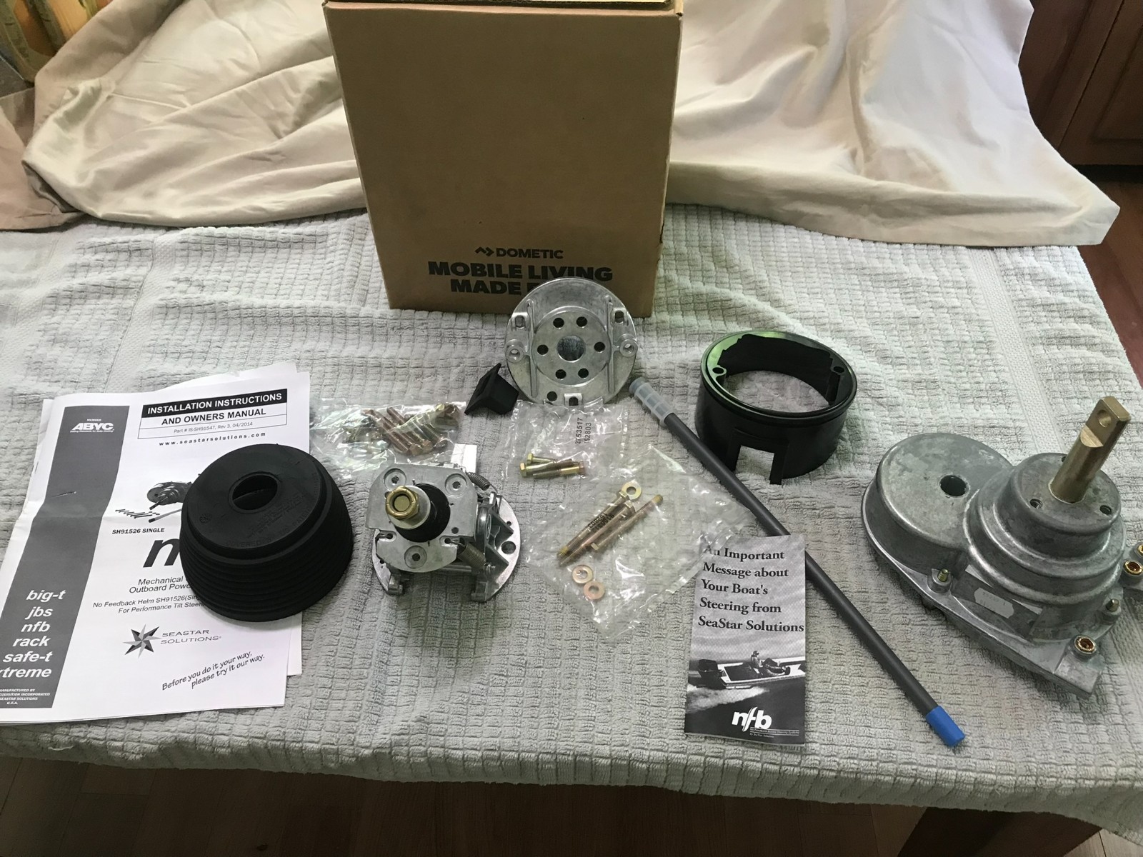 Dometic SHT91526 NFB 4.2 Single Tilt Dash Module Single Helm BRAND NEW Dometic SHT91526 NFB 4.2 Single Tilt Dash Module Single Helm BRAND NEW