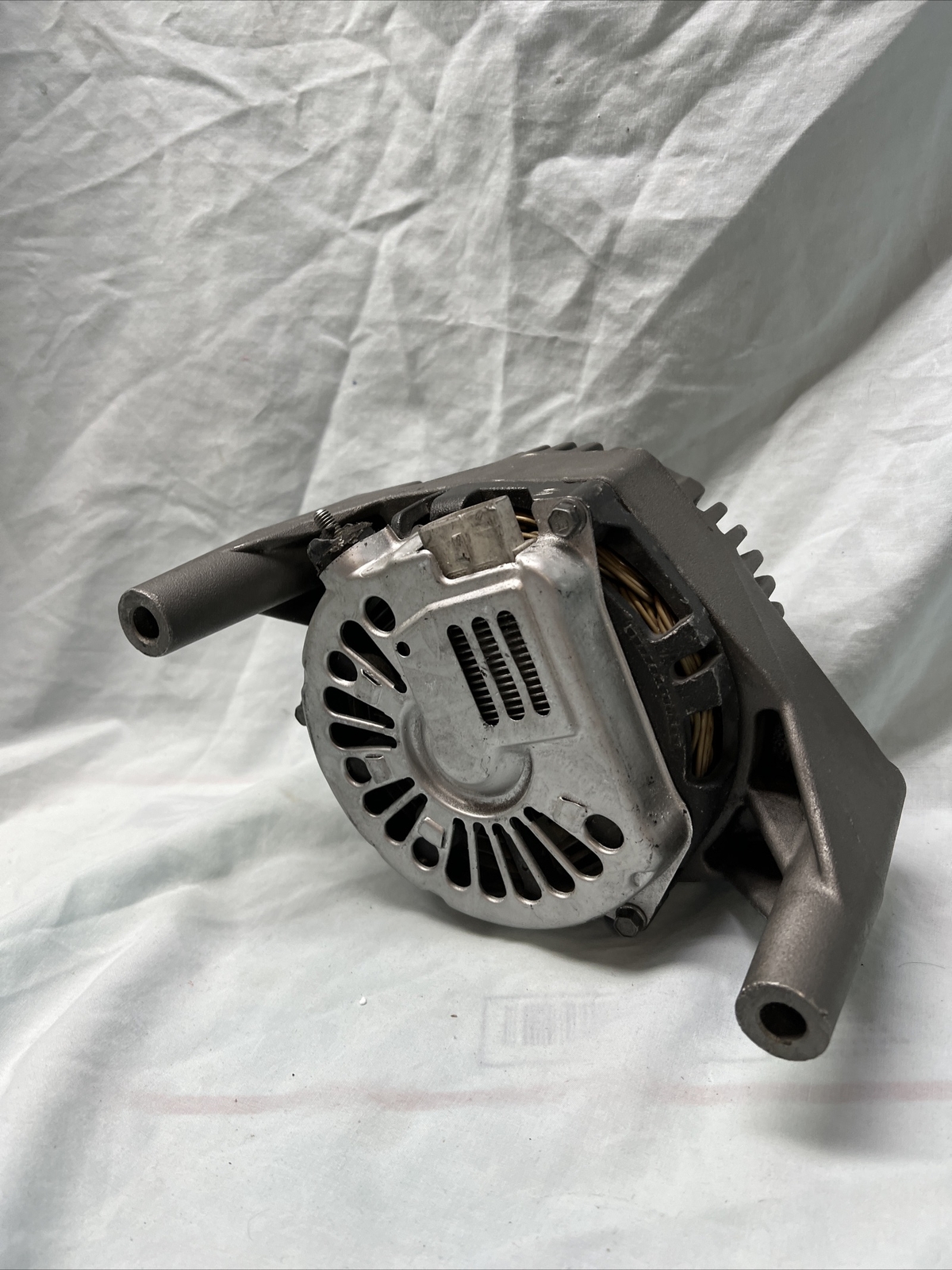 B8 Motorcraft Reman Alternator 130 AMP GLV-8452-RM Ford Sable Taurus 3.0L 00-01 B8 Motorcraft Reman Alternator 130 AMP GLV-8452-RM Ford Sable Taurus 3.0L 00-01
