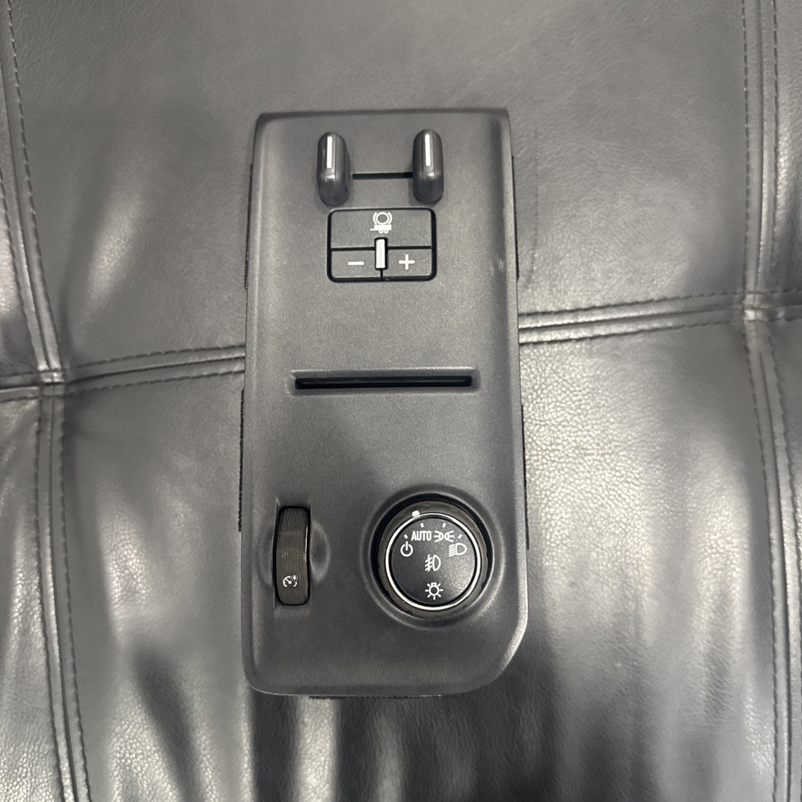 2014 - 2019 Silverado Sierra HeadLight Lamp Trailer Brake Switch 23103890 OEM 2014 - 2019 Silverado Sierra HeadLight Lamp Trailer Brake Switch 23103890 OEM