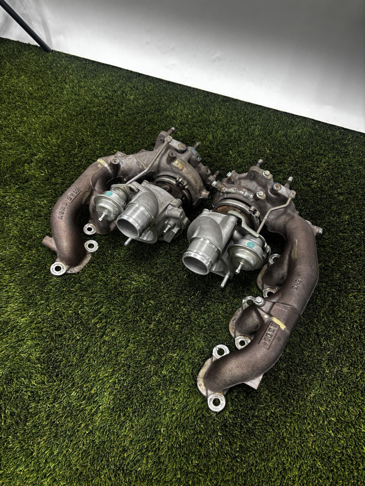 OEM Nissan GT-R R35 VR38DETT Twin Turbochargers & Exhaust Manifolds Pair IHI
