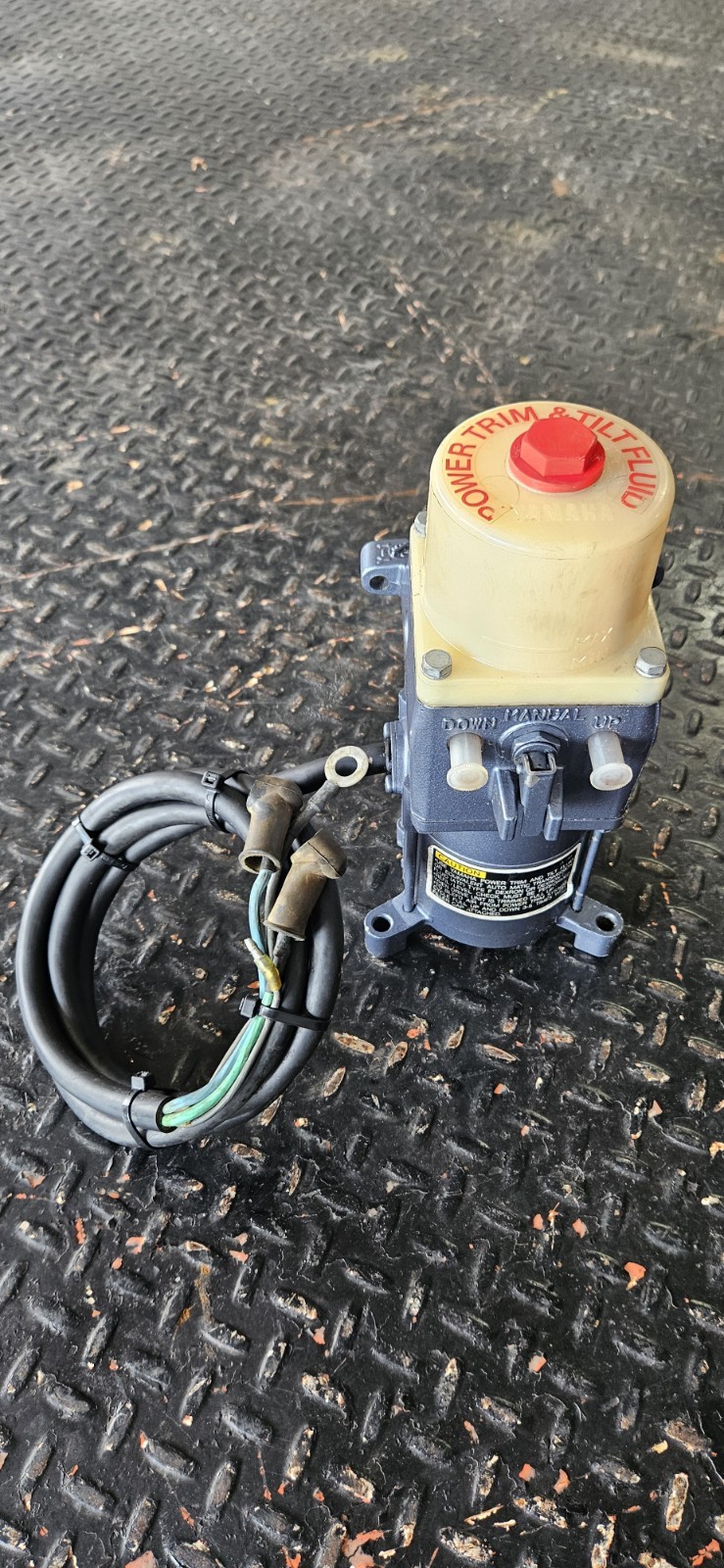 93 Yamaha 7.4 V8 Stern drive hydradrive outdrive trim tilt lift hydraulic pump 93 Yamaha 7.4 V8 Stern drive hydradrive outdrive trim tilt lift hydraulic pump