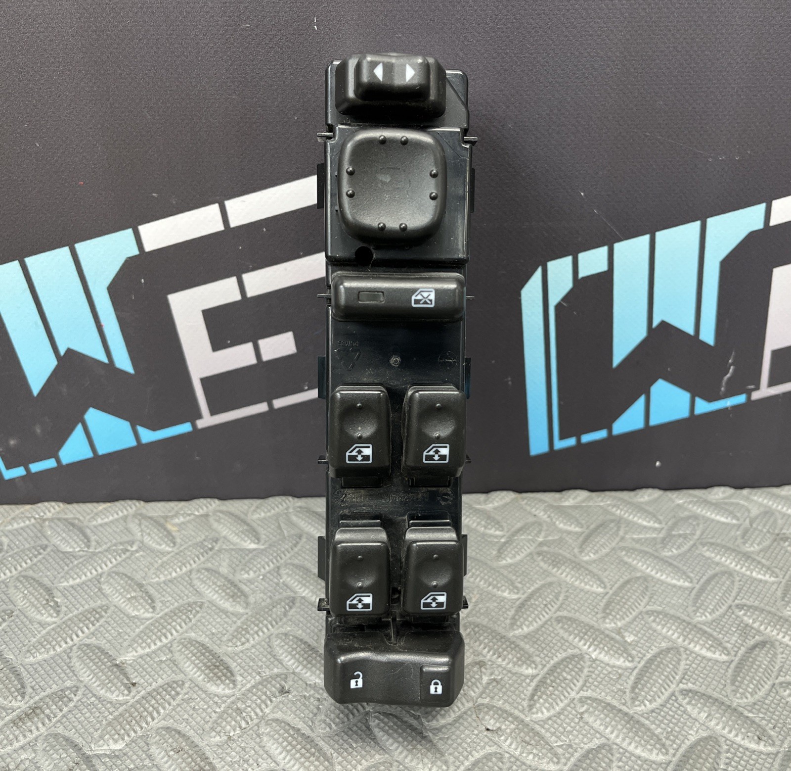 Hummer H2 Driver Master Window Switch Lock Control OEM 2005-2007
