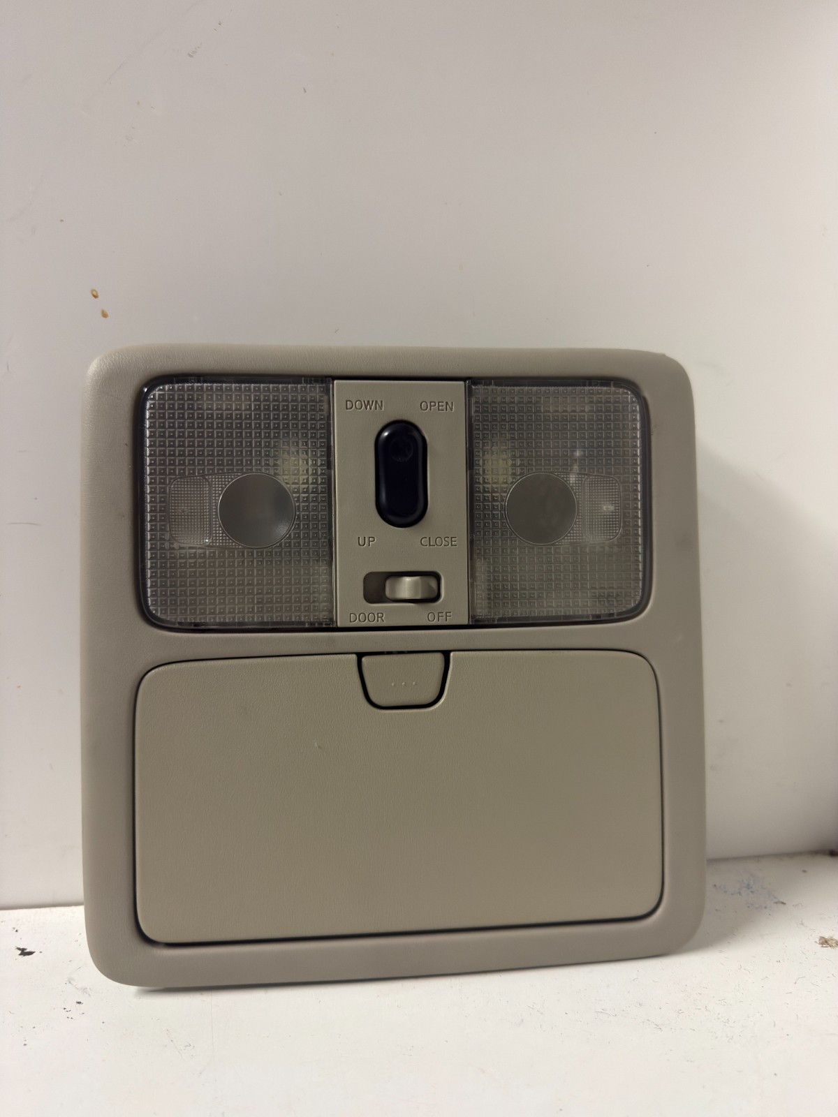 2003-2006 INFINITI OVERHEAD STORAGE DOME LIGHT SUNROOF SWITCH 945I 2003-2006 INFINITI OVERHEAD STORAGE DOME LIGHT SUNROOF SWITCH 945I