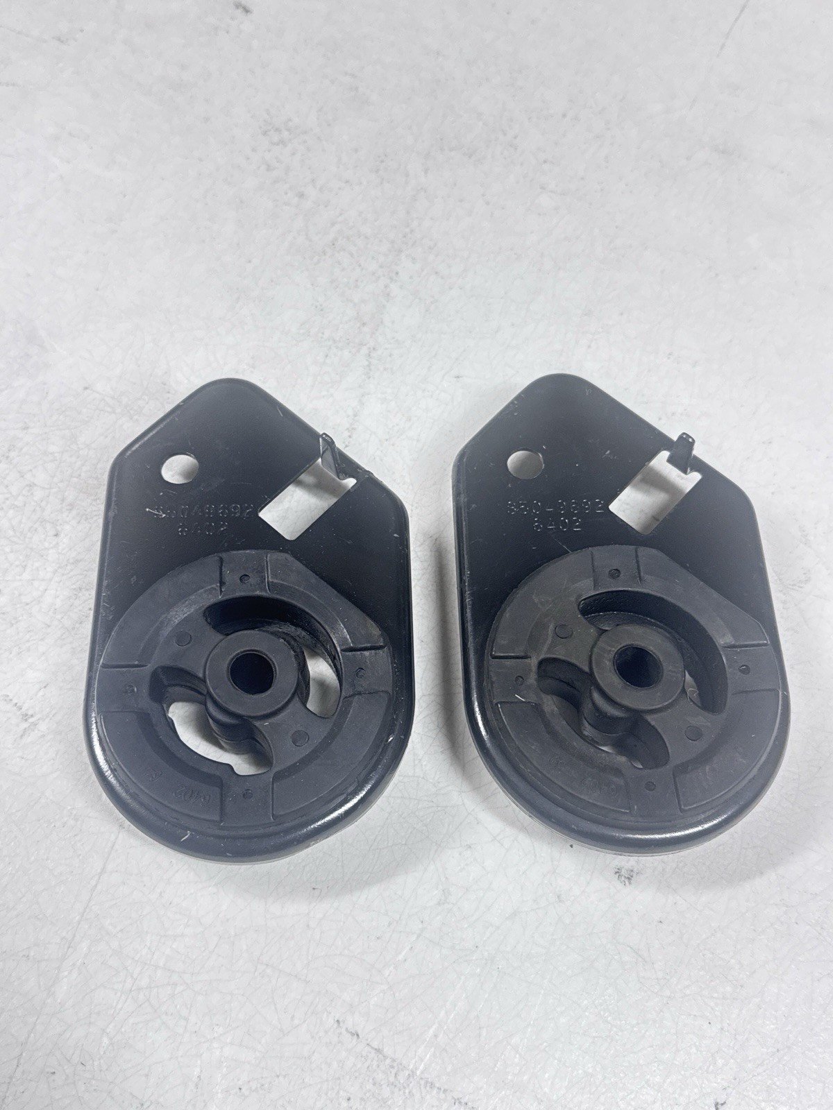 19/26 SILVERADO SIERRA 1500 OEM DUAL EXHAUST MUFFLER HANGER BRACKETS 85049692 19/26 SILVERADO SIERRA 1500 OEM DUAL EXHAUST MUFFLER HANGER BRACKETS 85049692