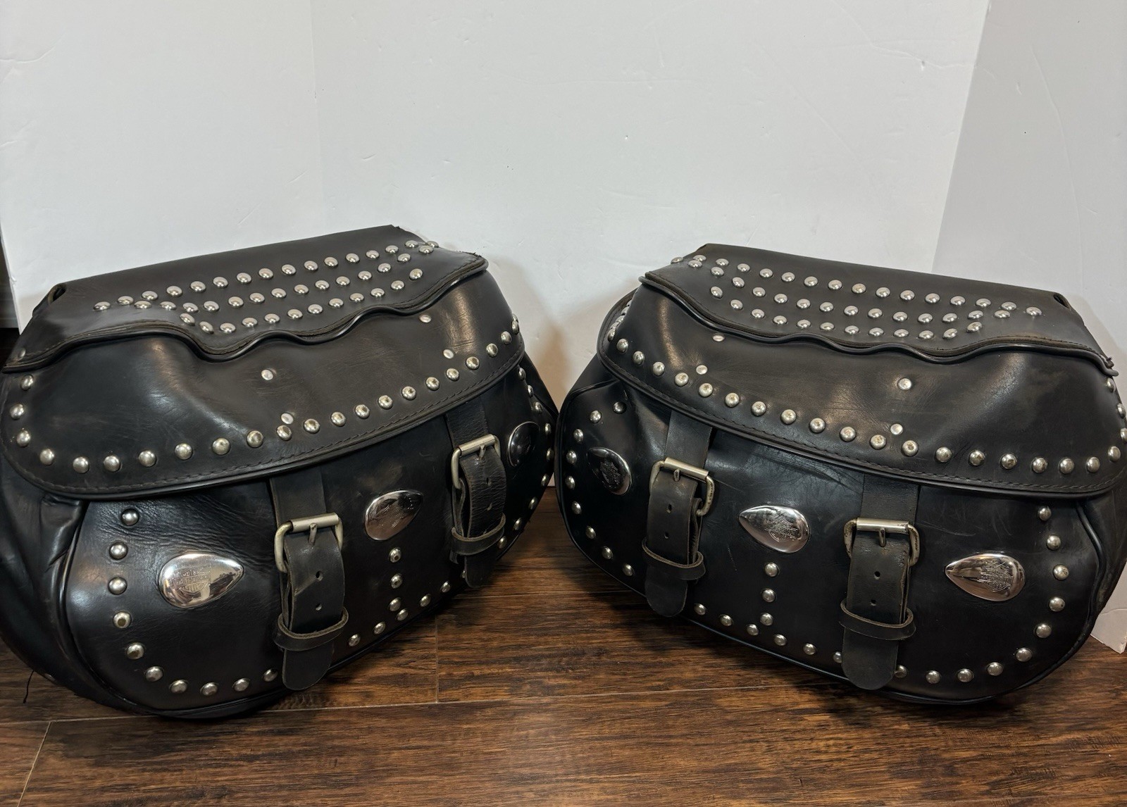 Vtg Heritage Harley Davidson Leather Studded Pair Black Saddle Bags-Project/Read Vtg Heritage Harley Davidson Leather Studded Pair Black Saddle Bags-Project/Read