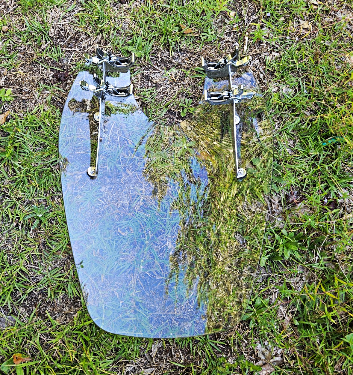 Genuine Harley-Davidson Quick Release Windshield w/ Mounting Clamps Clear OEM Genuine Harley-Davidson Quick Release Windshield w/ Mounting Clamps Clear OEM