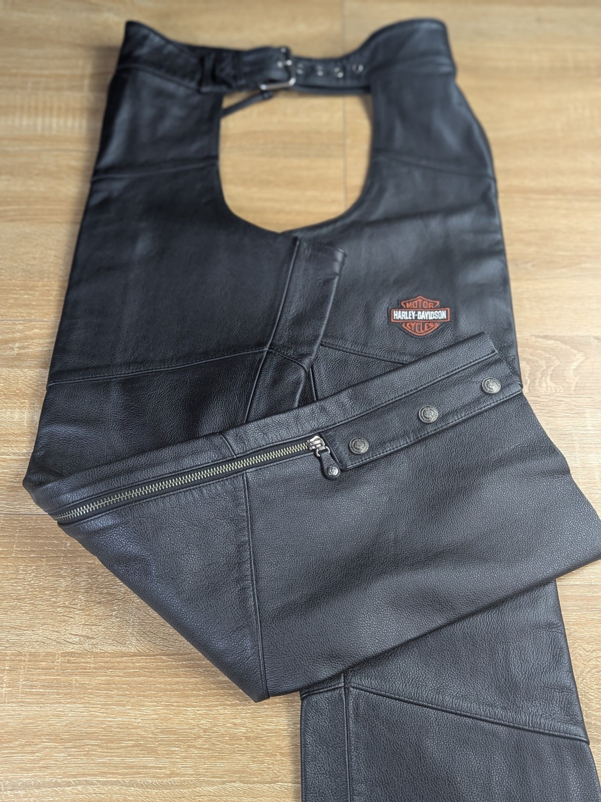 Harley-Davidson Black Leather Motorcycle Chaps Bar & Shield 98090-06VM SMALL Harley-Davidson Black Leather Motorcycle Chaps Bar & Shield 98090-06VM SMALL