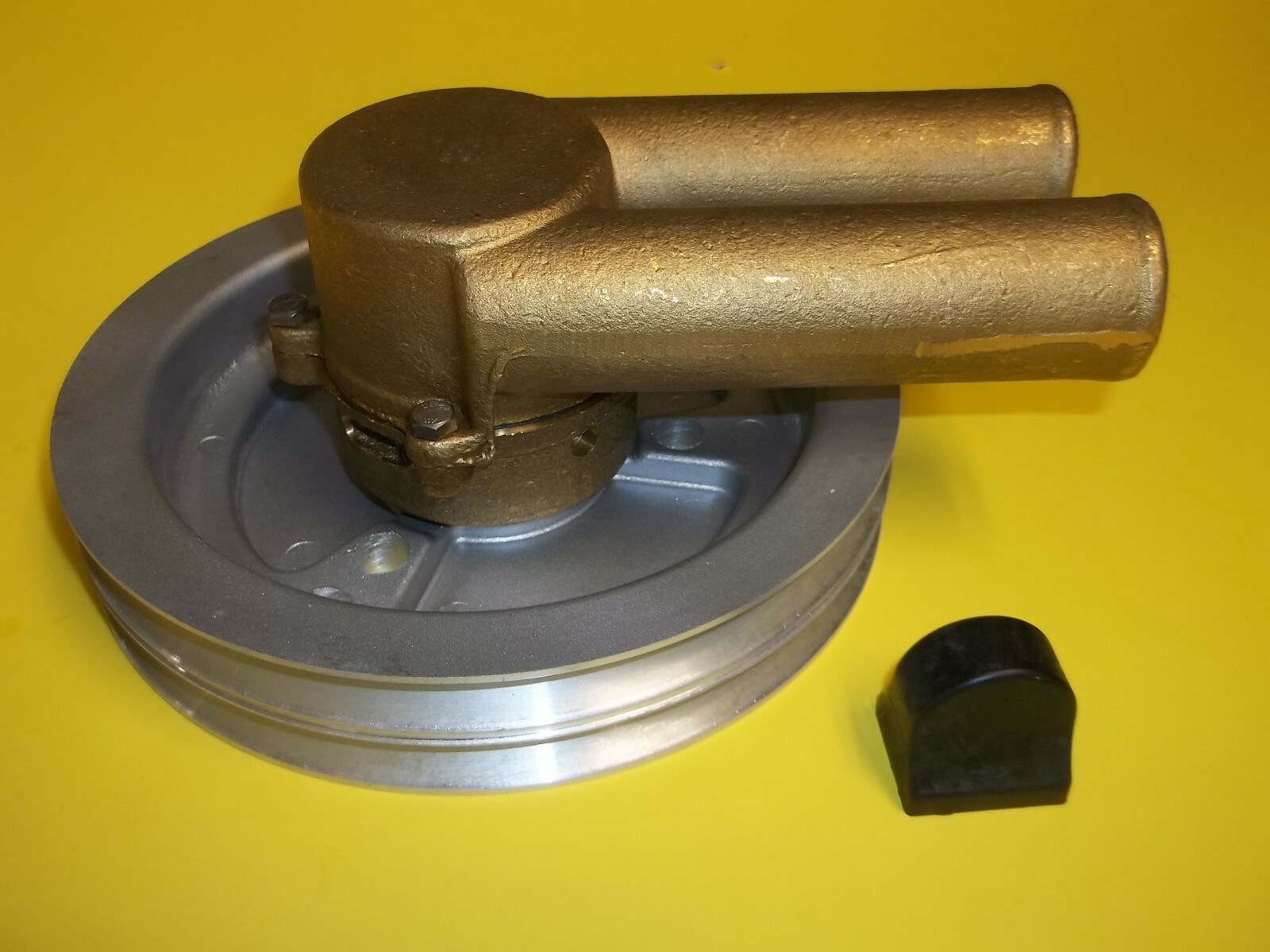 Volvo Penta New Raw Sea Water Pump Double V Belt Pulley 21214596, 3858229 RUBBER