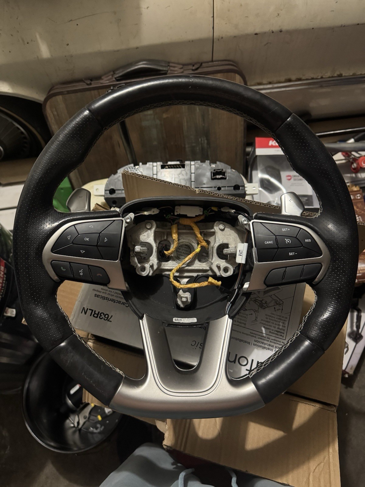 2019 DODGE CHALLENGER SRT HELLCAT 6.2L OEM BLACK LEATHER STEERING WHEEL 2019 DODGE CHALLENGER SRT HELLCAT 6.2L OEM BLACK LEATHER STEERING WHEEL