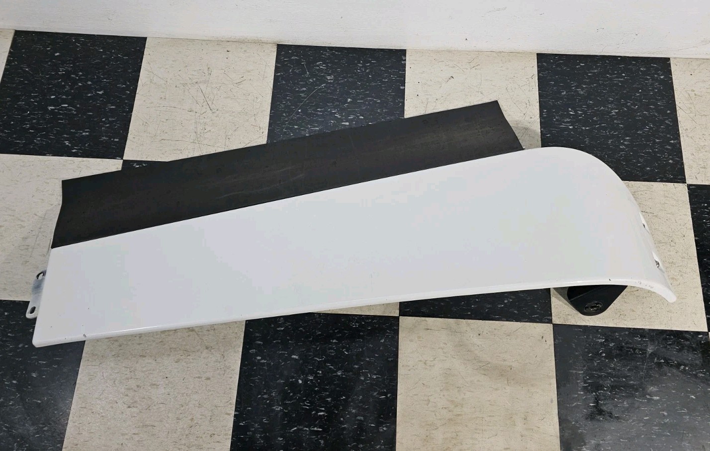 08-17 FREIGHTLINER CASCADIA 125 RIGHT ROOF UPPER CAB FAIRING PANEL EXTENDER OEM 08-17 FREIGHTLINER CASCADIA 125 RIGHT ROOF UPPER CAB FAIRING PANEL EXTENDER OEM