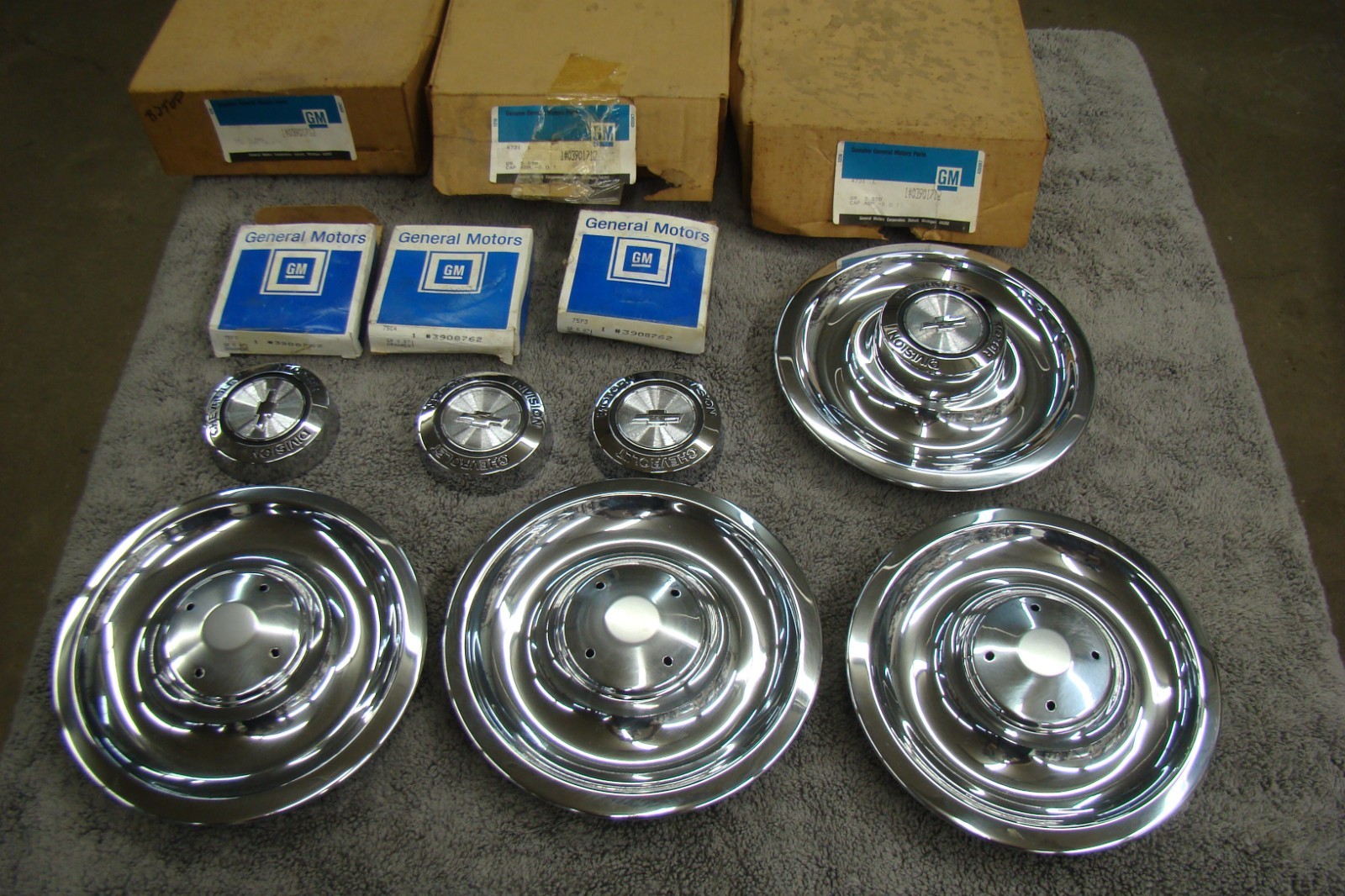 NOS GM# 3901712 Wheel Cover Center Caps with 3908762 Ornaments NOS GM# 3901712 Wheel Cover Center Caps with 3908762 Ornaments