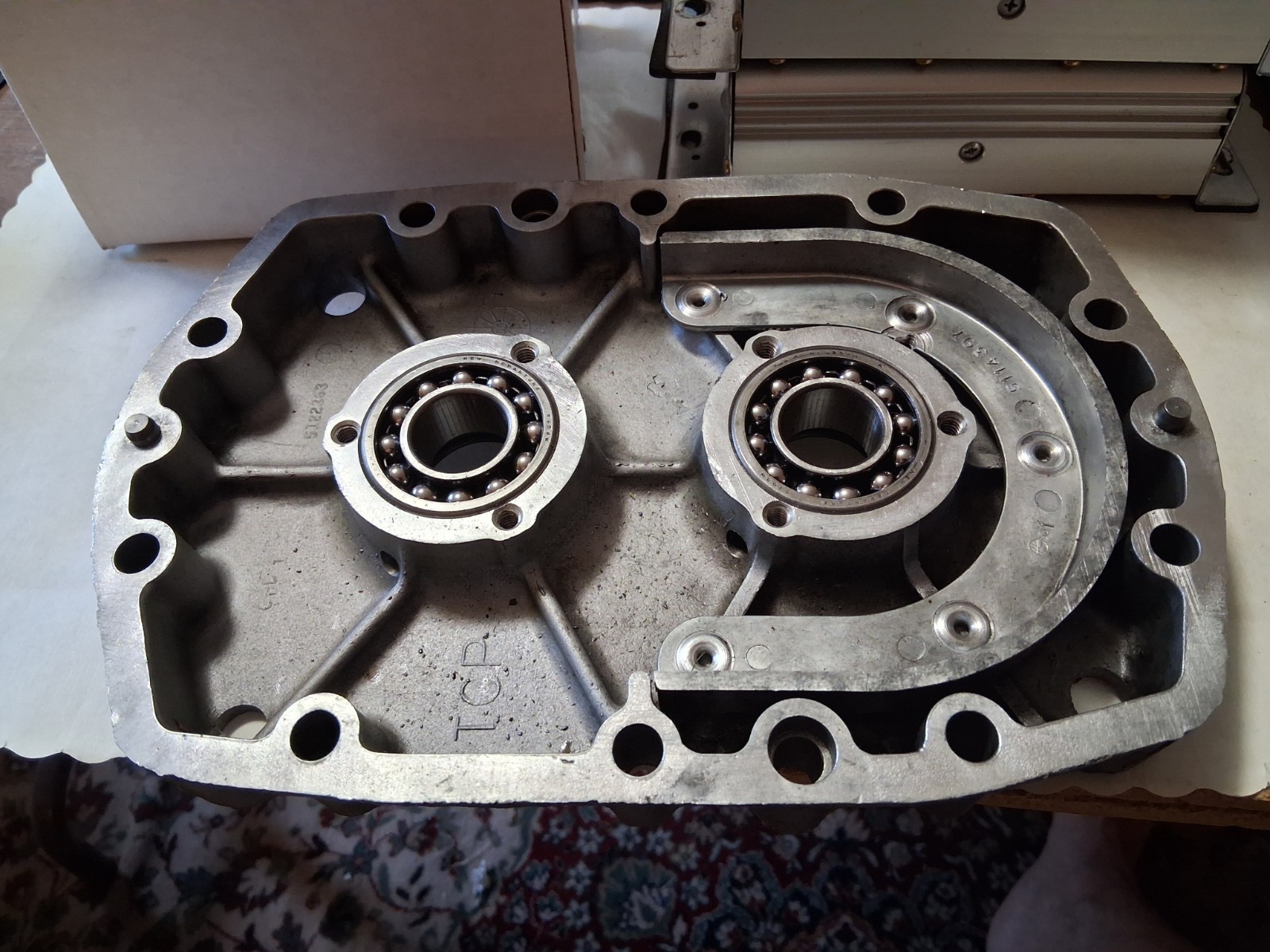 Blower End Plate 5122363 GMC 671 871 Detroit Diesel with bearings, some hardware Blower End Plate 5122363 GMC 671 871 Detroit Diesel with bearings, some hardware