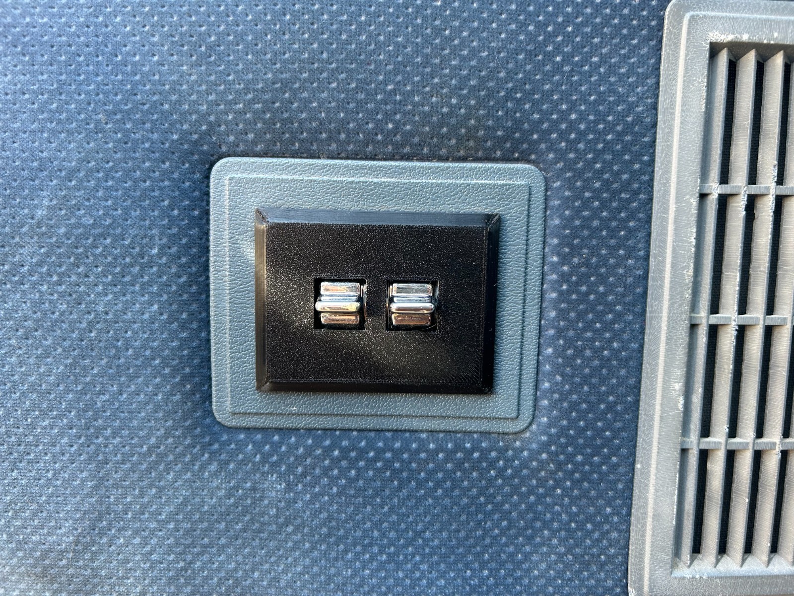 1980-1986 Ford F-Series Full Power Window Switch Bezel (DRIVER\'S SIDE)
