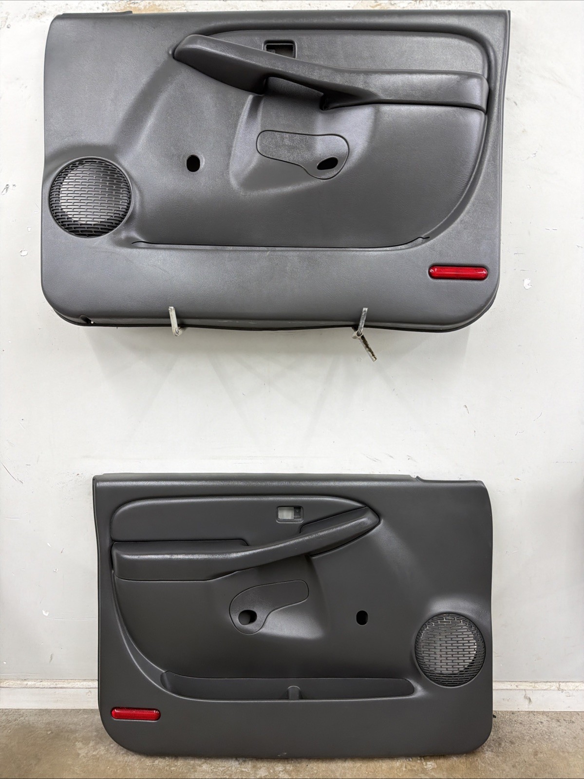 99-06 Chevrolet Silverado GMC Sierra Pair Of Door Panels OEM Manual Dark Pewter