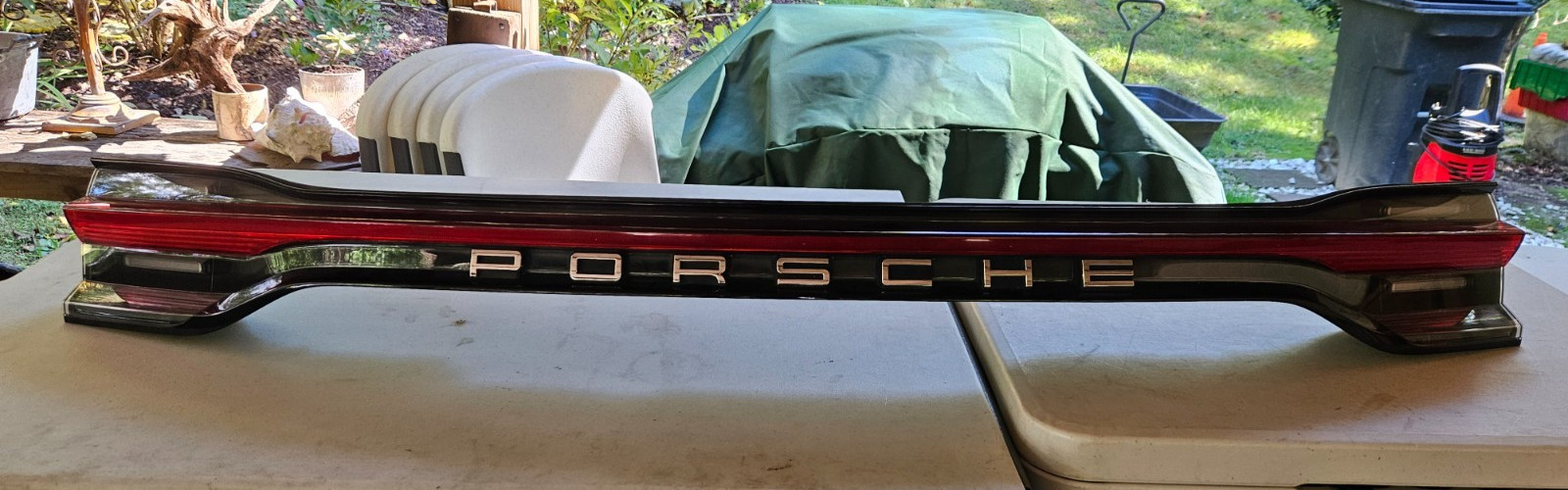 OEM 2019-2026 PORSCHE MACAN REAR CENTER GATE TAILLIGHT / LAMP #95B-945-308B OEM 2019-2026 PORSCHE MACAN REAR CENTER GATE TAILLIGHT / LAMP #95B-945-308B