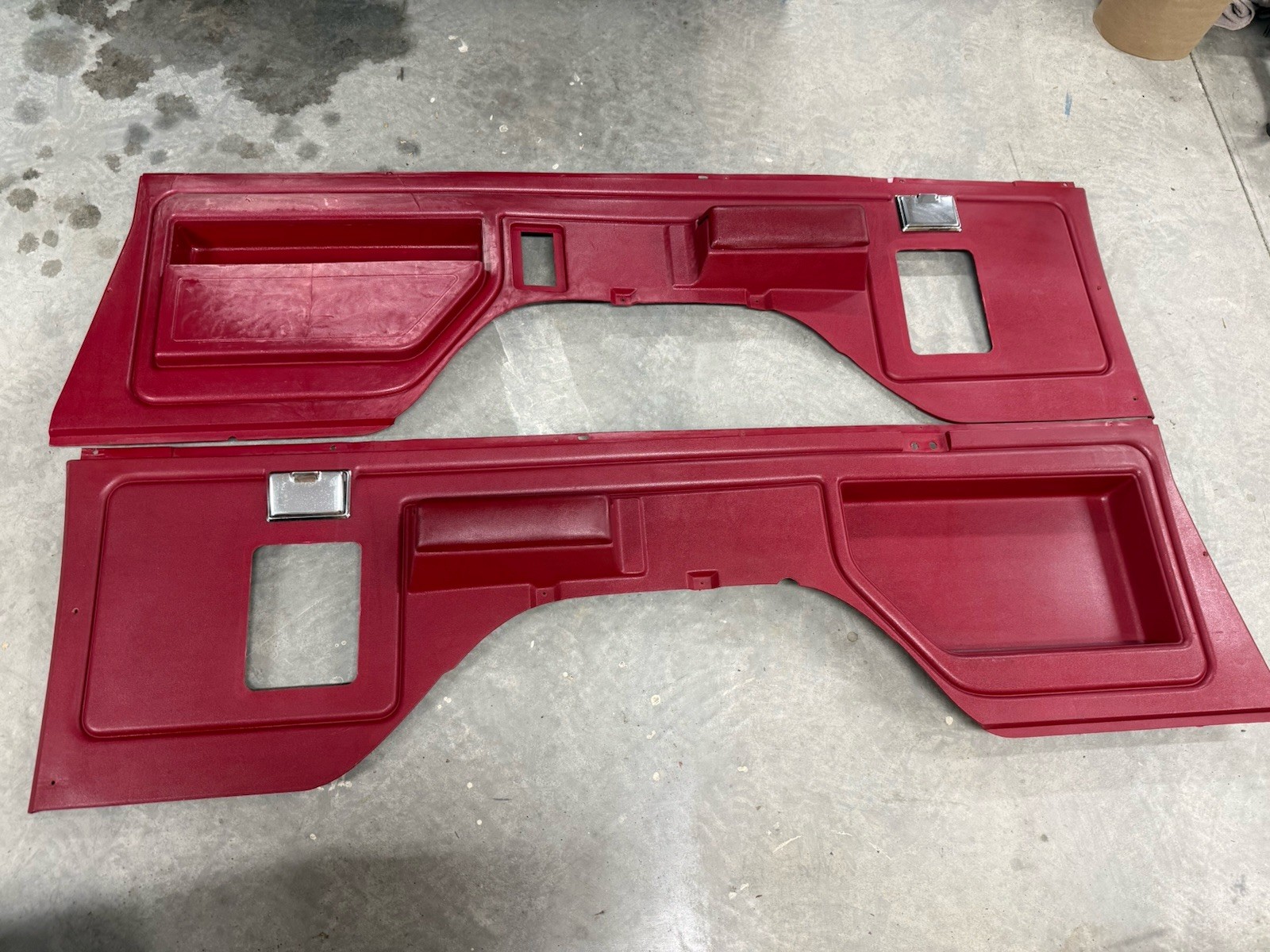 1980-1991 Ford Bronco rear Panels W/Ashtrays Both Sides OEM 80-91 Bright Red 1980-1991 Ford Bronco rear Panels W/Ashtrays Both Sides OEM 80-91 Bright Red