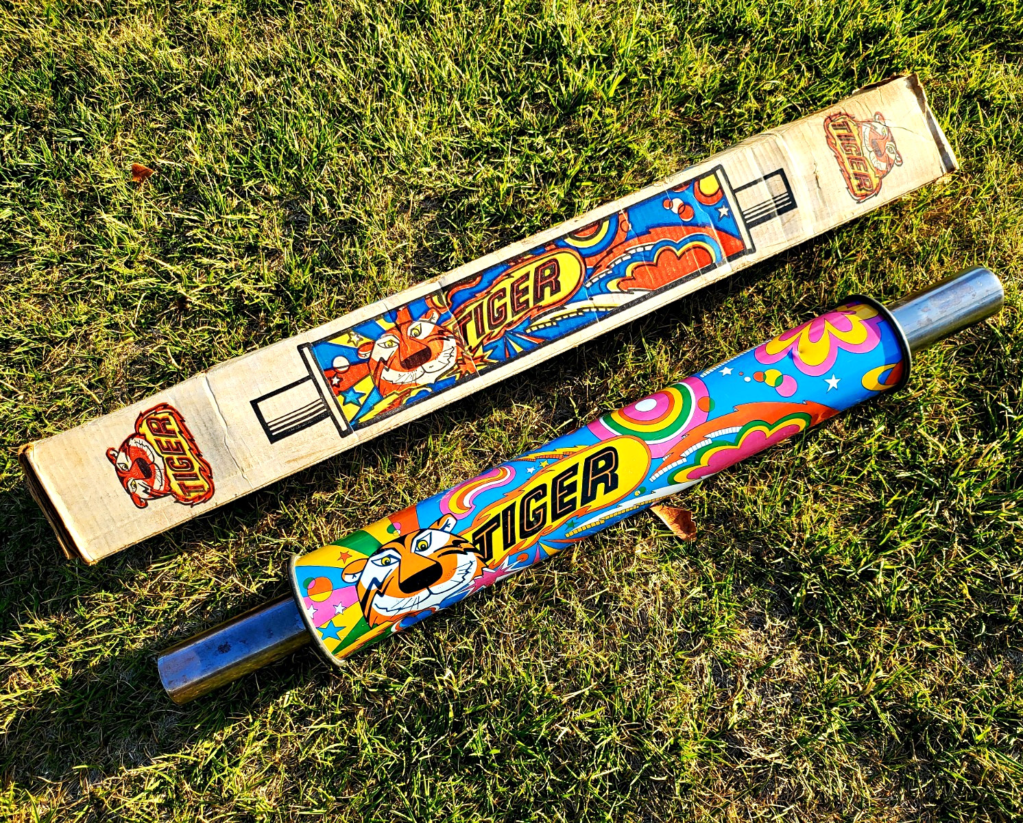Tiger Vintage Art Muffler 70s Theme Psychedelic Graphics w/ Box 38inch Long Tiger Vintage Art Muffler 70s Theme Psychedelic Graphics w/ Box 38inch Long