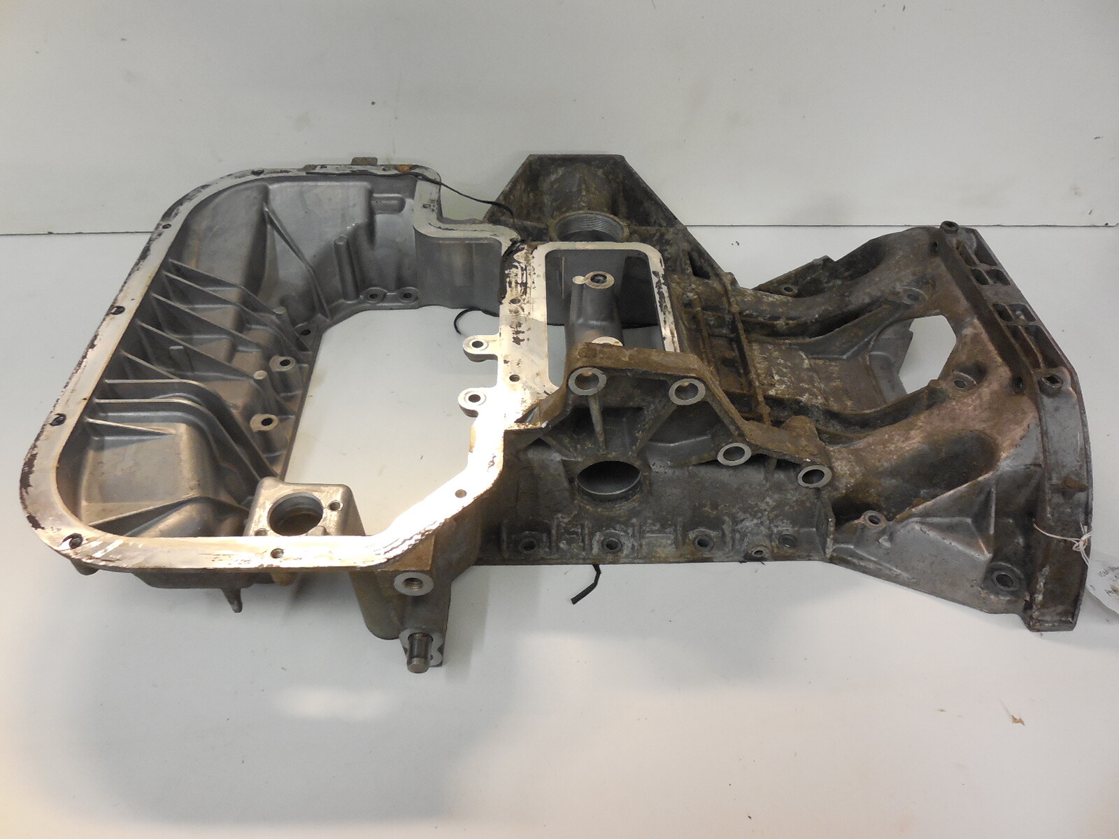 Upper Oil Pan 1998-2003 Mercedes W210 E320 4 matic Engine AWD 1040141602
