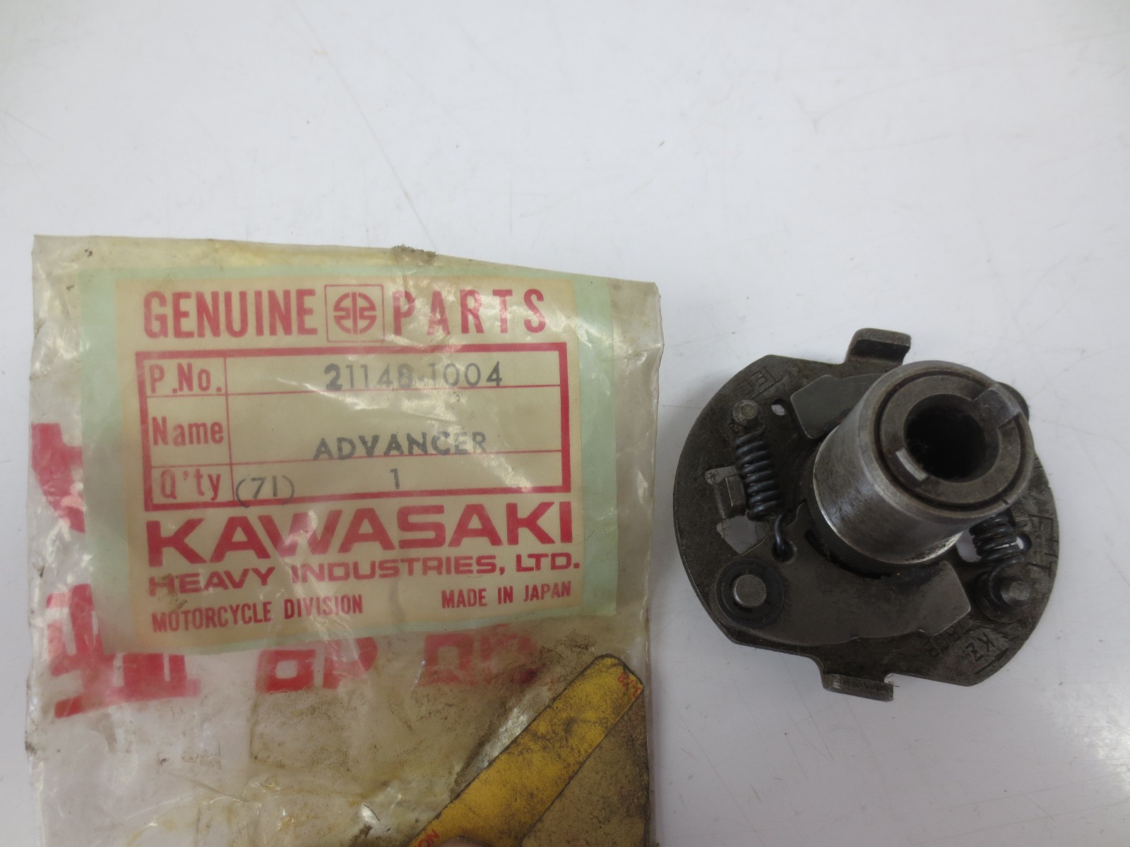 NEW Genuine Kawasaki OEM NOS 77 78 KZ750 Spark Advancer(1) 21148-1004 NEW Genuine Kawasaki OEM NOS 77 78 KZ750 Spark Advancer(1) 21148-1004