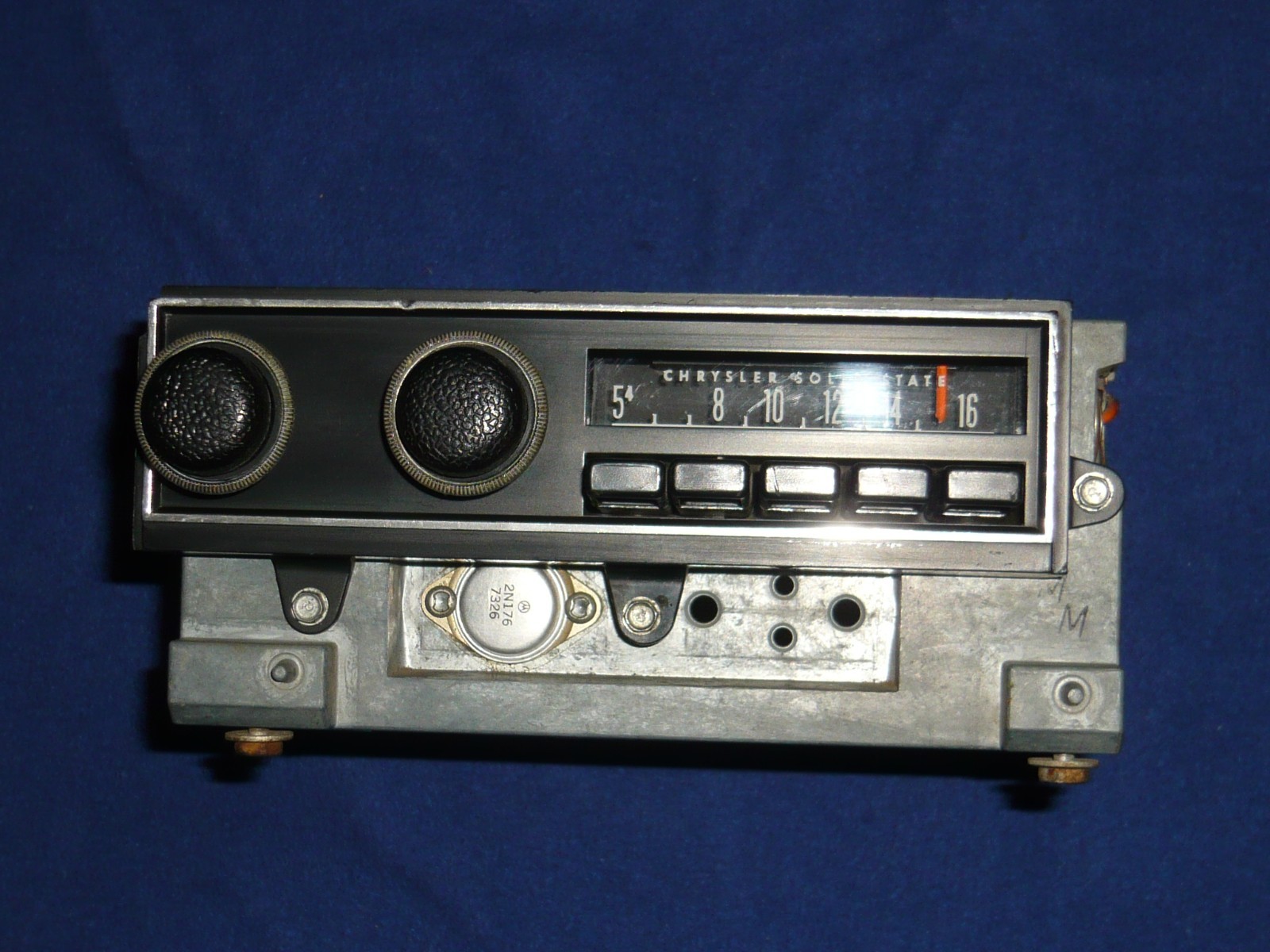1972-1974  AM Push Button In Dash Radio Cuda Barracuda Challenger E-body USED
