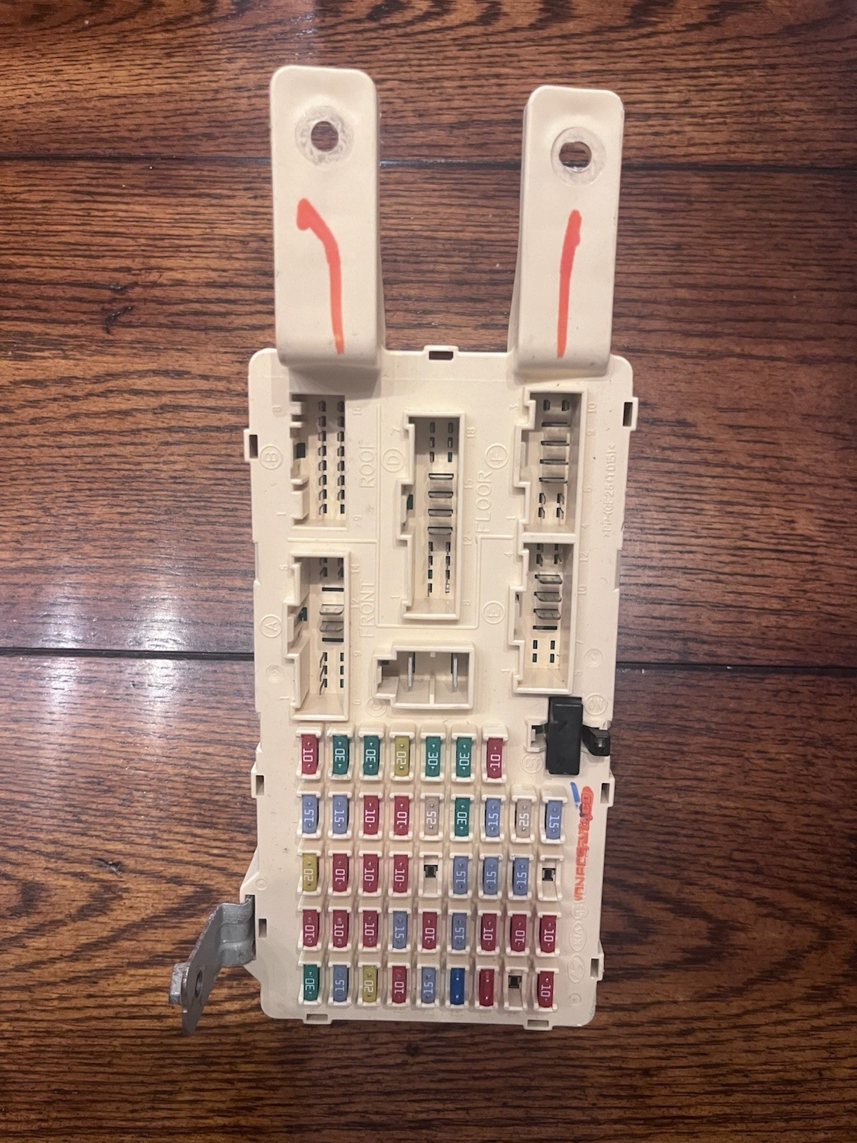 2007 Hyundai Santa Fe Fuse Box Interior OEM 1579276