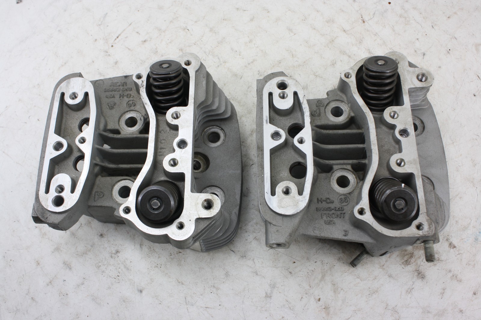 1986-1990 HARLEY SPORTSTER 883 CYLINDER HEADS BLONDE LOW MILES SET PAIR NICE 1986-1990 HARLEY SPORTSTER 883 CYLINDER HEADS BLONDE LOW MILES SET PAIR NICE