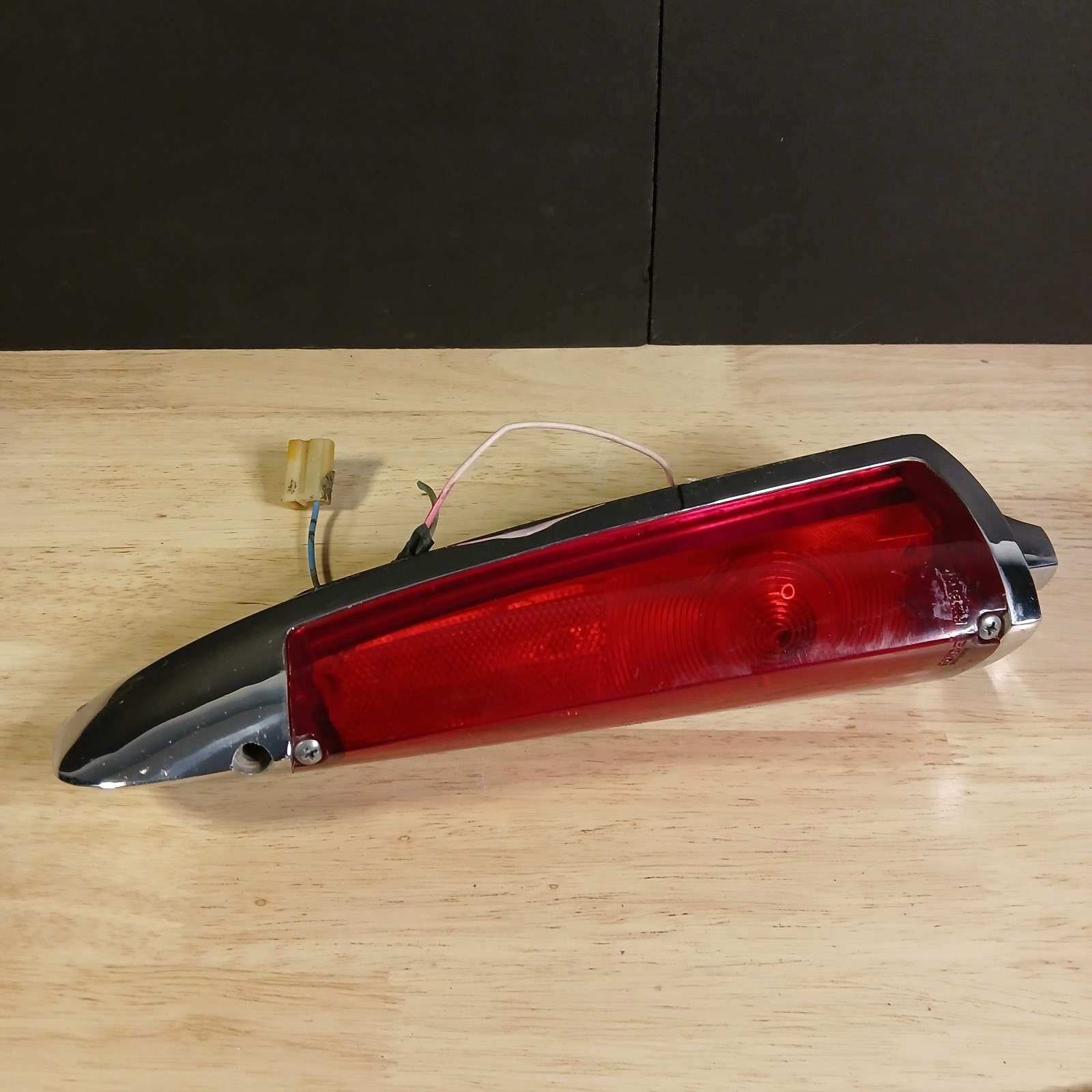 1961 Pontiac Station Wagon Bonneville Taillight Lens Assy Guide R2B-61 - OEM RH 1961 Pontiac Station Wagon Bonneville Taillight Lens Assy Guide R2B-61 - OEM RH