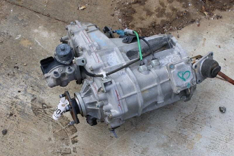 2001-2004 Toyota Sequoia 4.7L AT Transfer Case Assembly 4WD OEM 2001-2004 Toyota Sequoia 4.7L AT Transfer Case Assembly 4WD OEM
