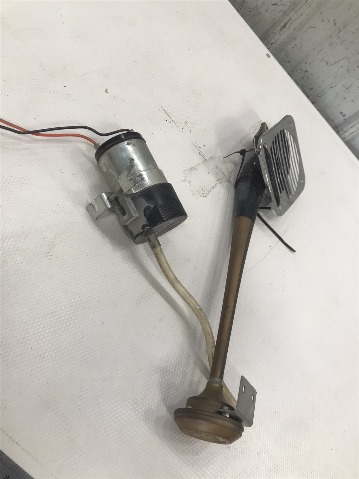 95 Crownline 250 CR Boat AFI Marine air horn