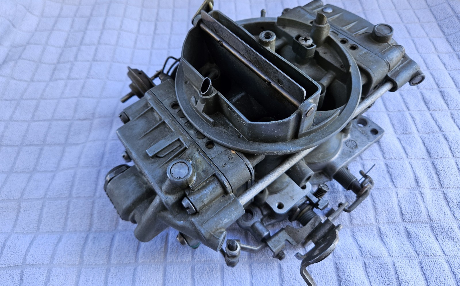 Holley List 6210-3 650 CFM Double Pumper Spread Bore 4 Barrel Carburetor Holley List 6210-3 650 CFM Double Pumper Spread Bore 4 Barrel Carburetor
