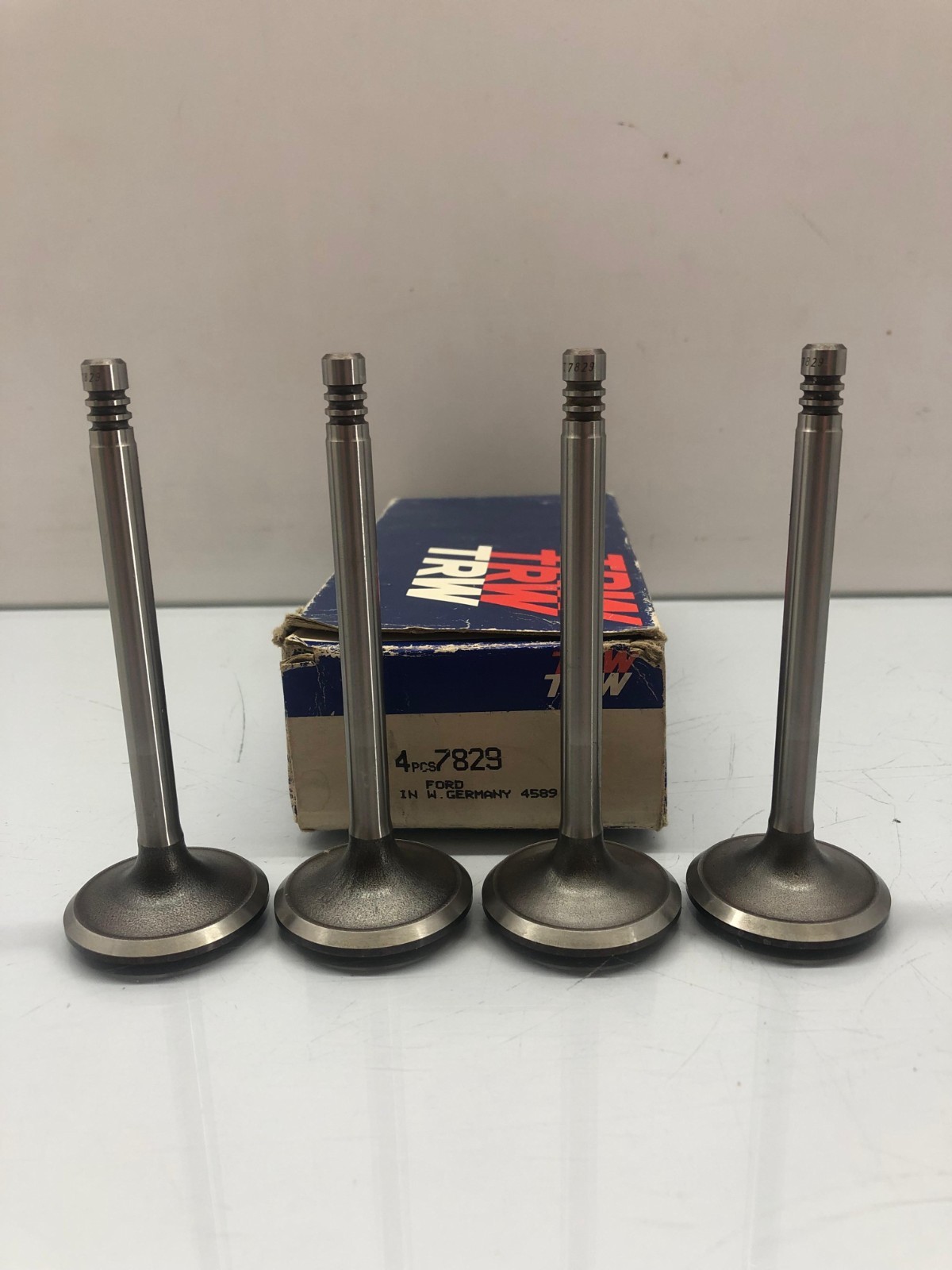 4 X INLET Valve 7829 TRW 34512 FOR  Ford Europe CORTINA MK3 1600GT.GXL S.O.H.C.