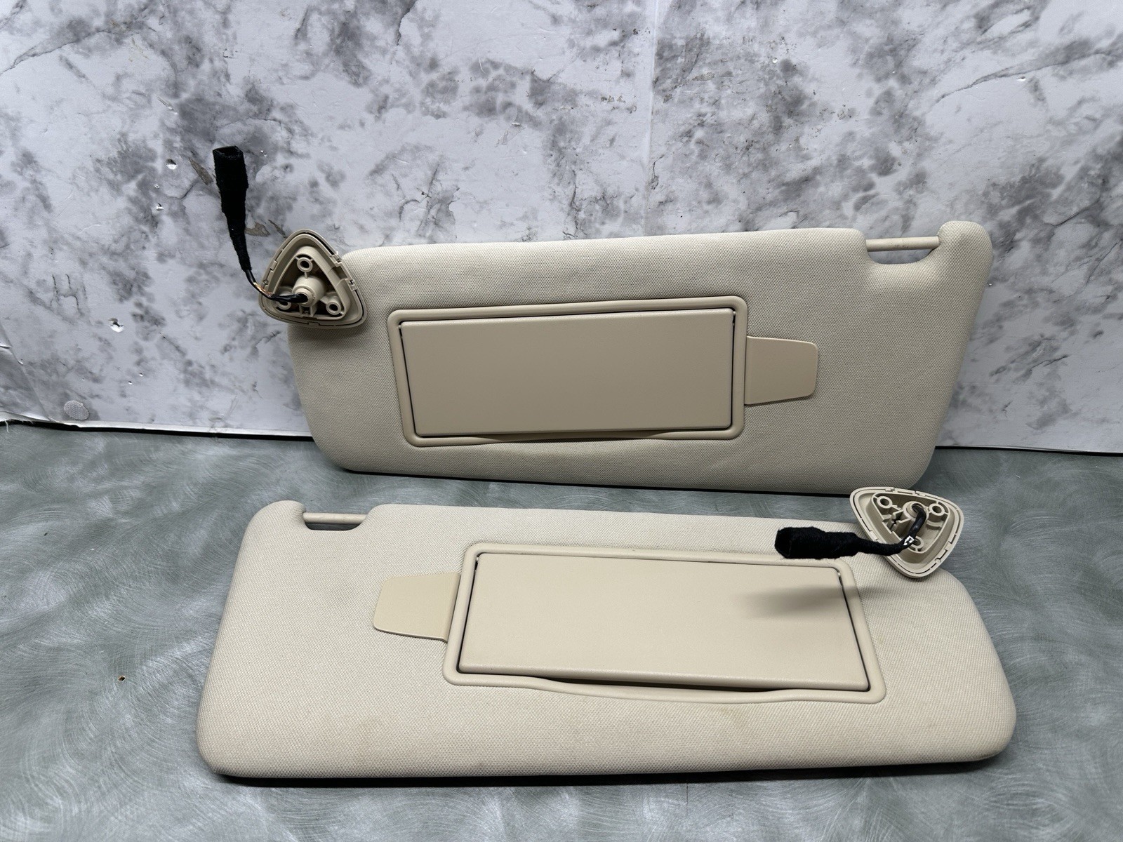 2009-2015 JAGUAR XF SUN VISOR PAIR SET DRIVER PASSENGER SUNROOF VERSION OEM 2009-2015 JAGUAR XF SUN VISOR PAIR SET DRIVER PASSENGER SUNROOF VERSION OEM